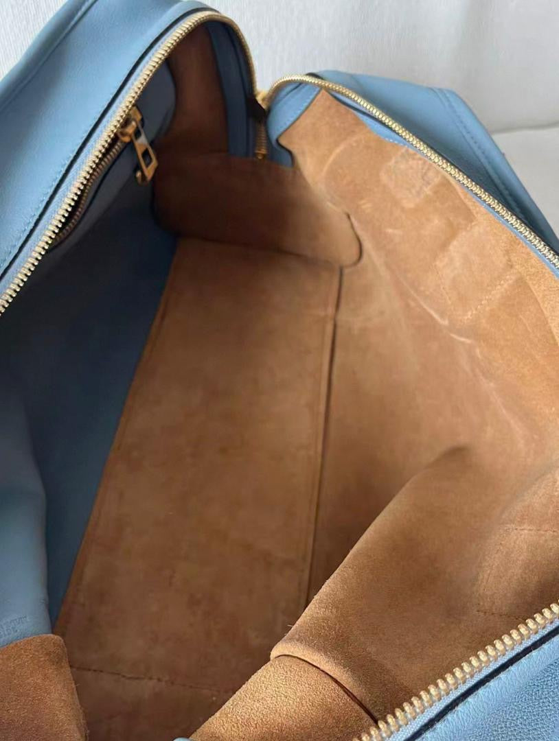 Loewe amazona 28 azul con bandolera