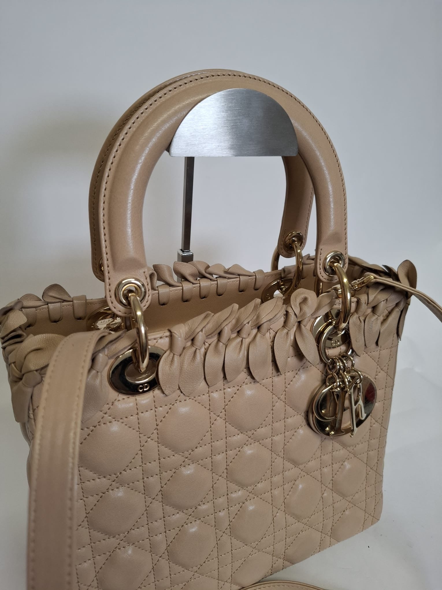 Christian Dior Lady Dior Medium Bow Piel Cordero beige camel