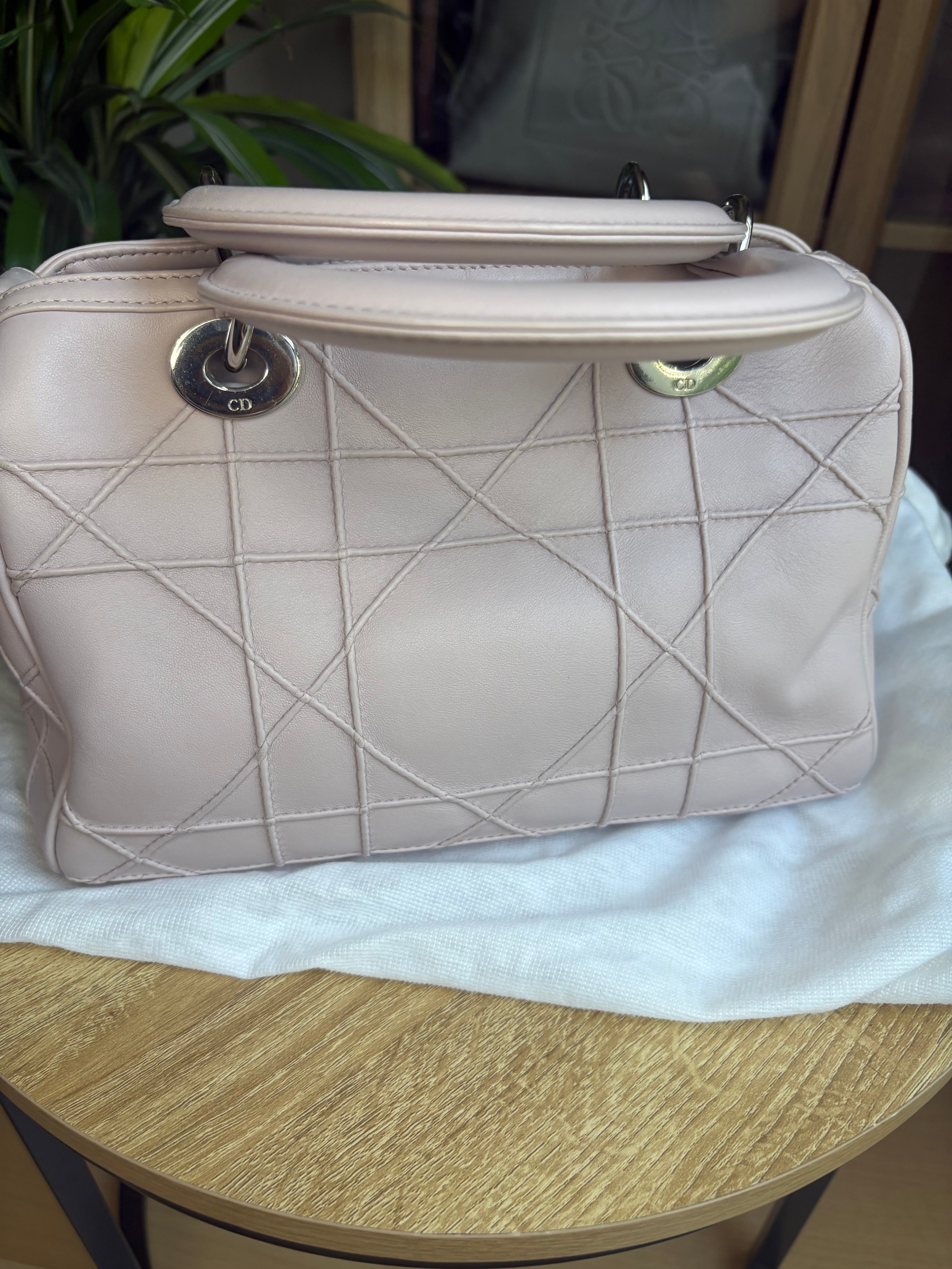 Christian Dior Lady Dior Granville – Rosa Palo con Herrajes Plateados y Bandolera