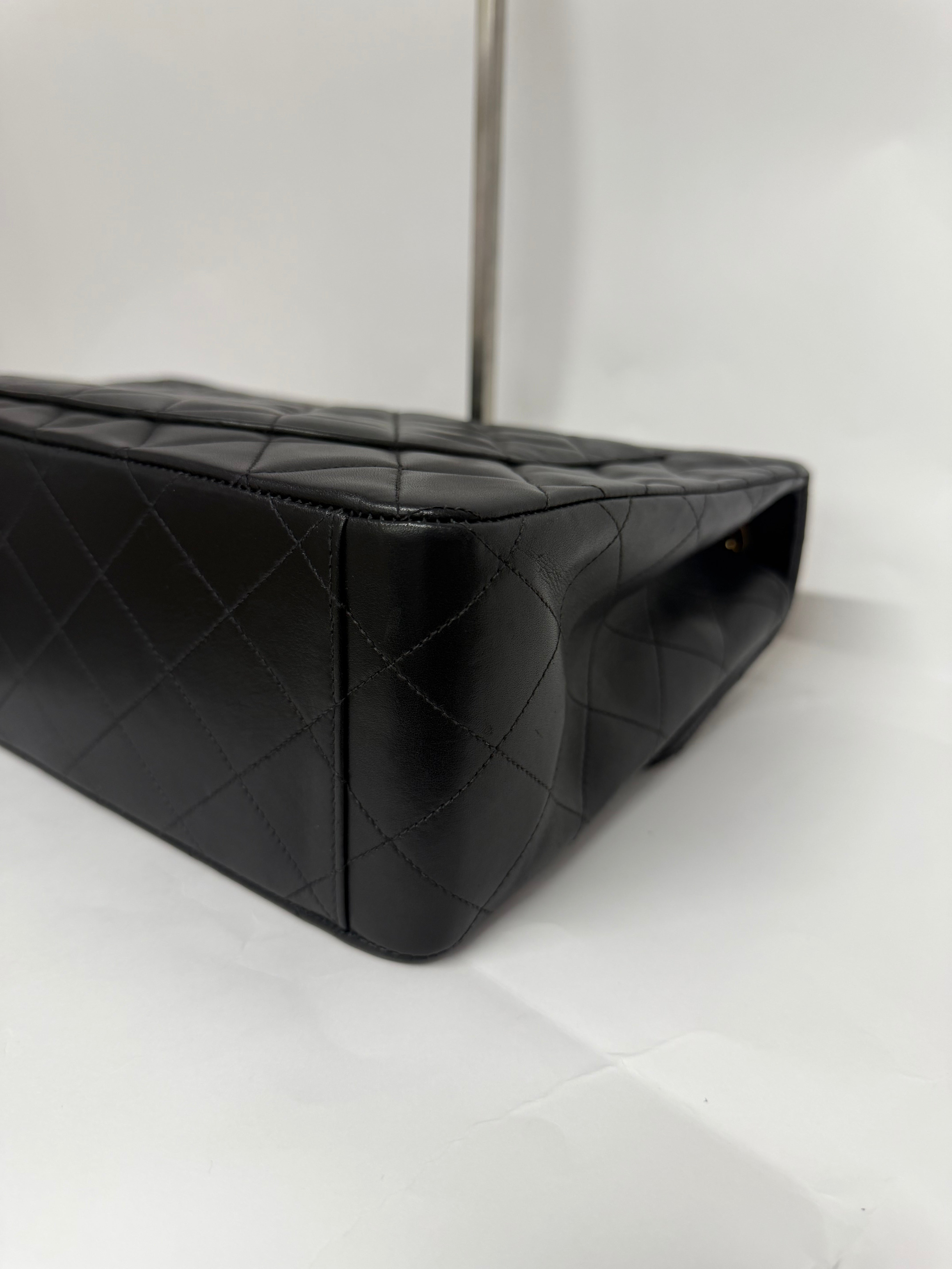 Chanel Maxi Jumbo Single Flap Lambskin Negro GHW