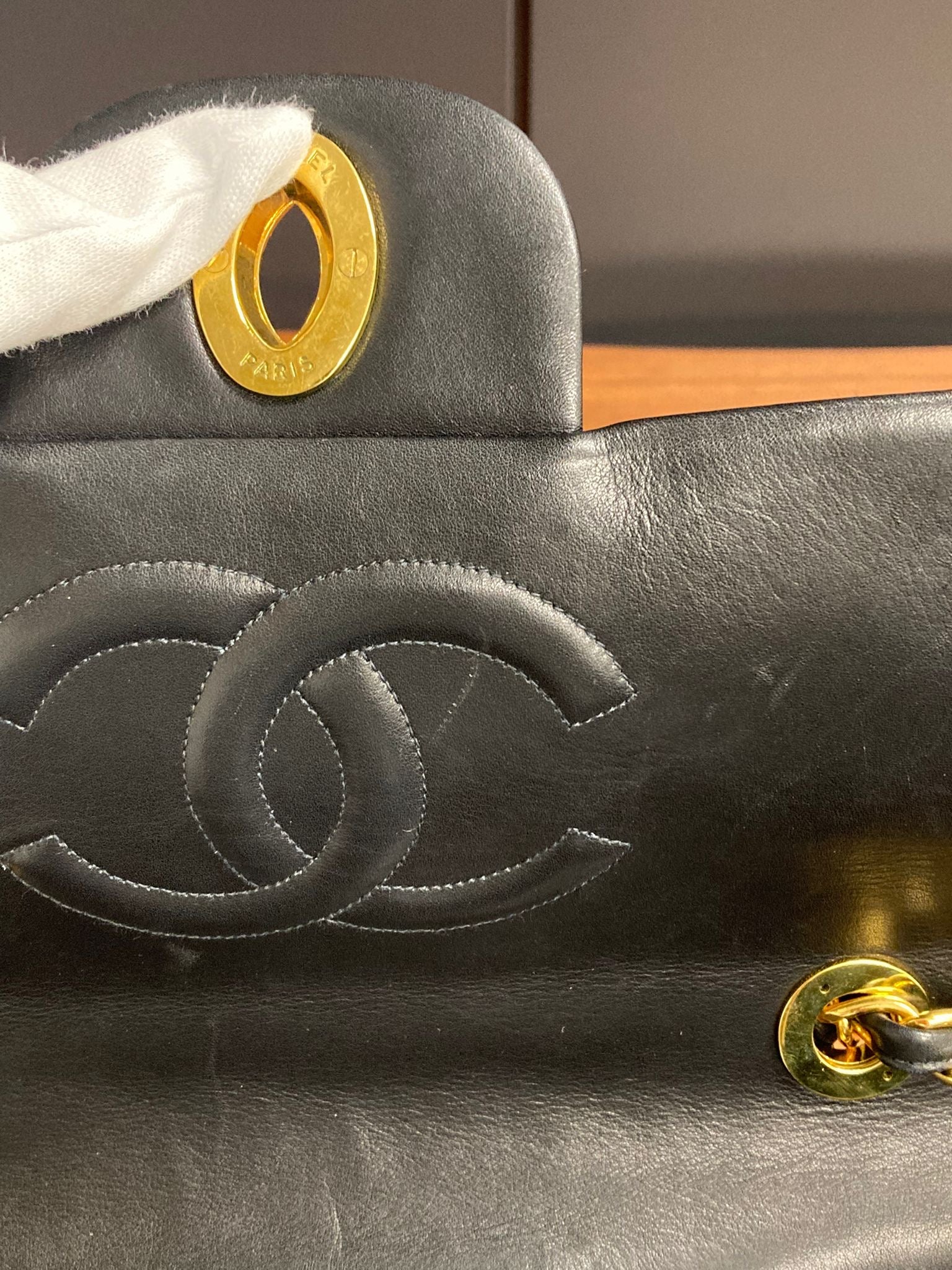 Chanel Jumbo vintage negro en piel de cordero 34 cm