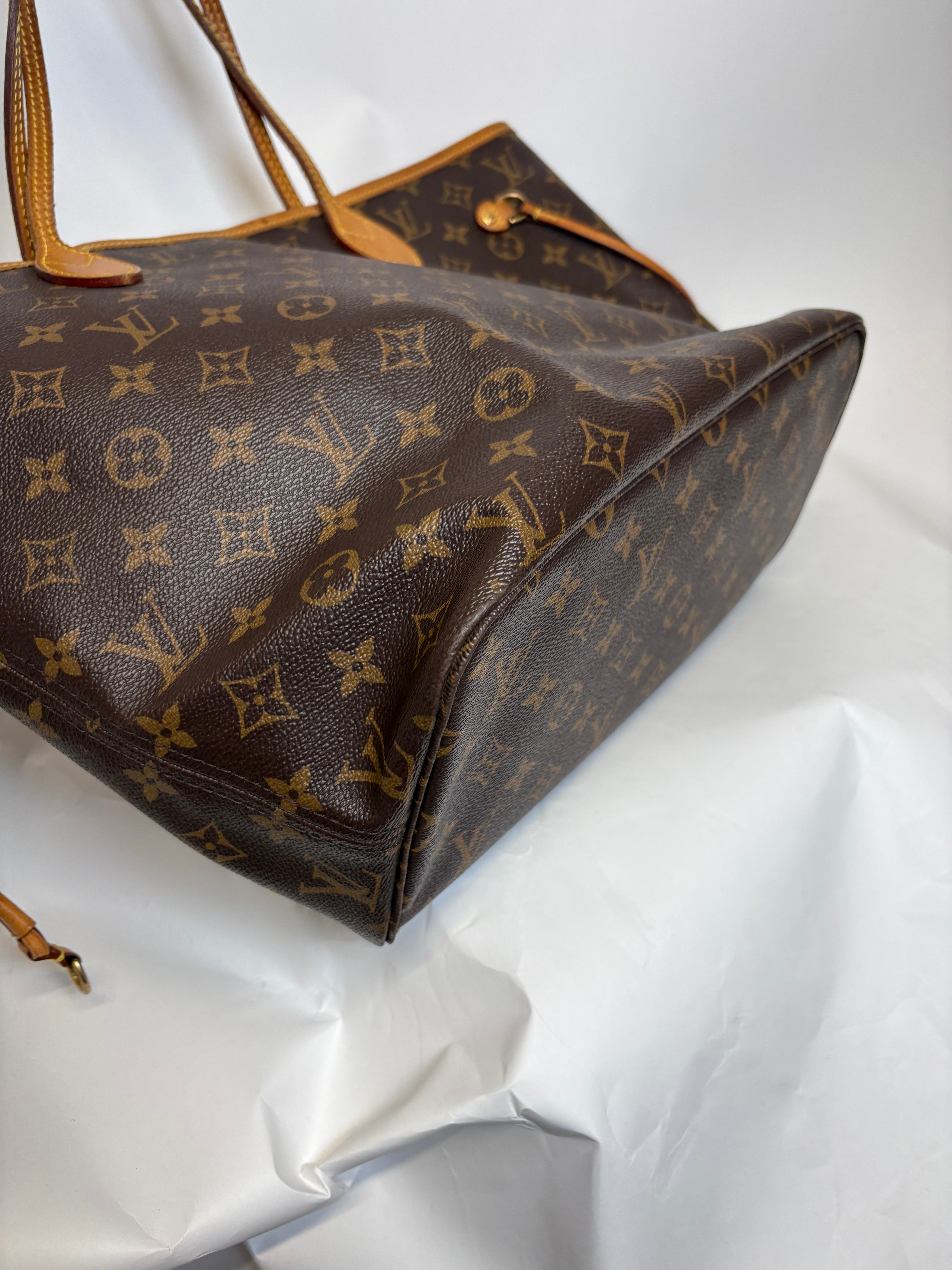 Louis Vuitton Neverfull MM Monogram y rojo