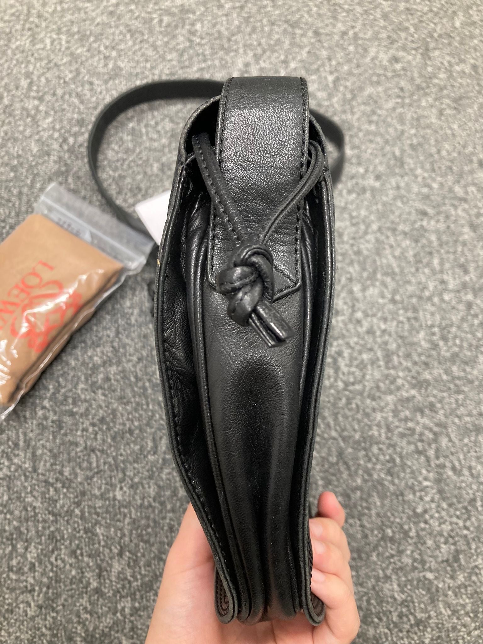 Loewe Flamenco Shoulder en piel negra pequeño