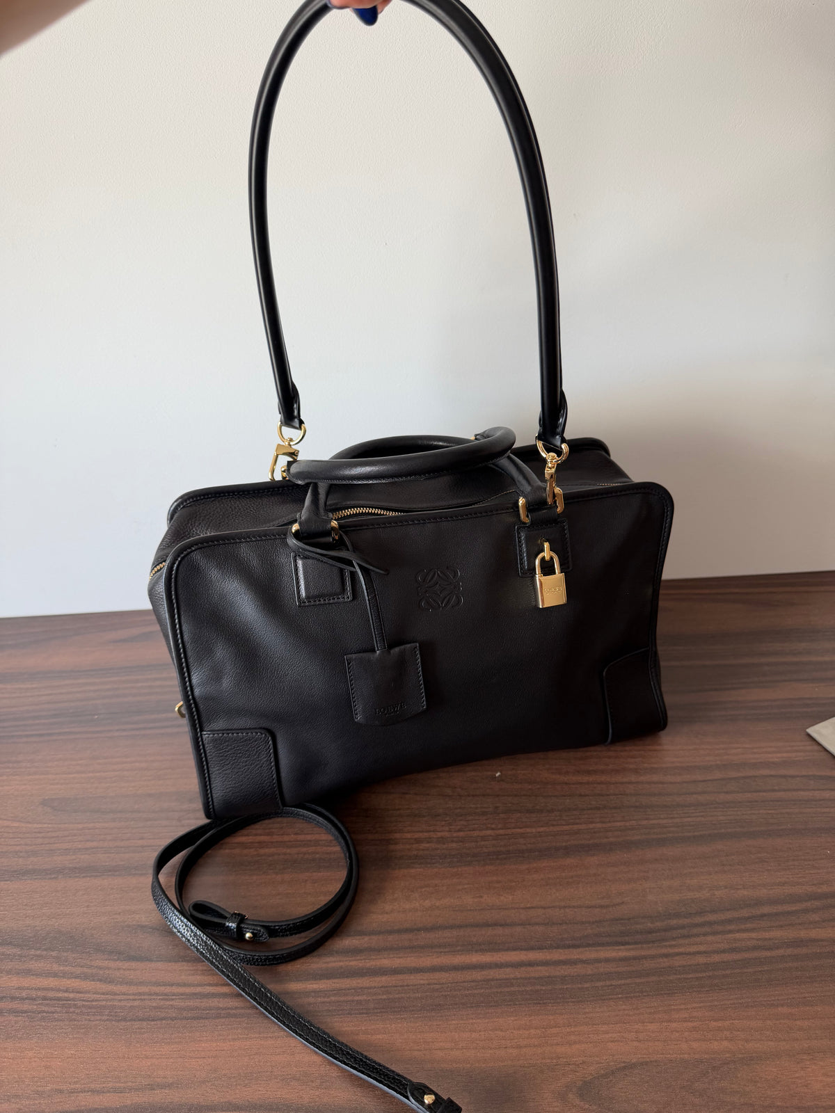 Loewe Amazona 36 Piel Negra Herrajes Dorados