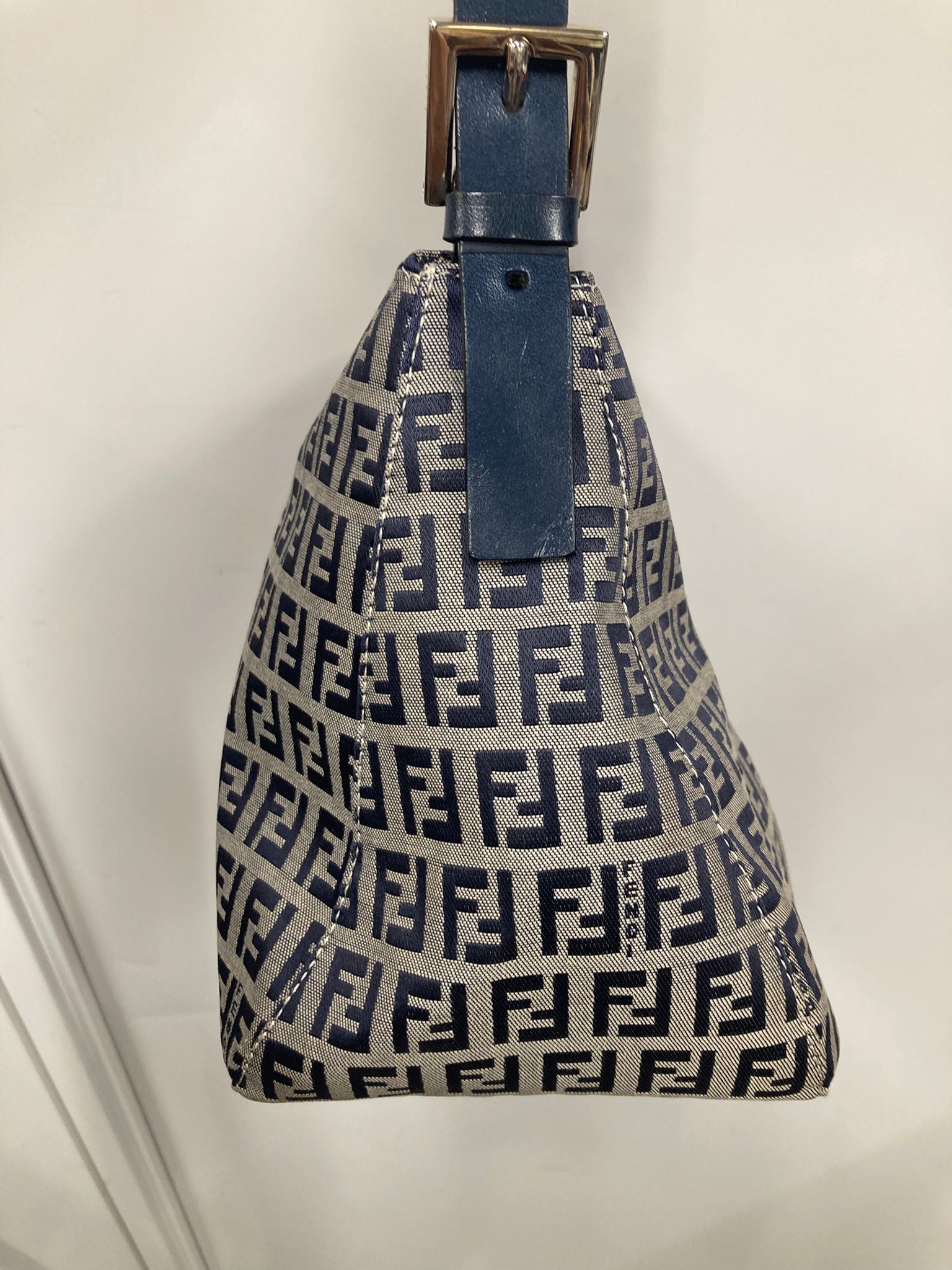 Fendi Zucchino One Shoulder Bag – Canvas azul y gris