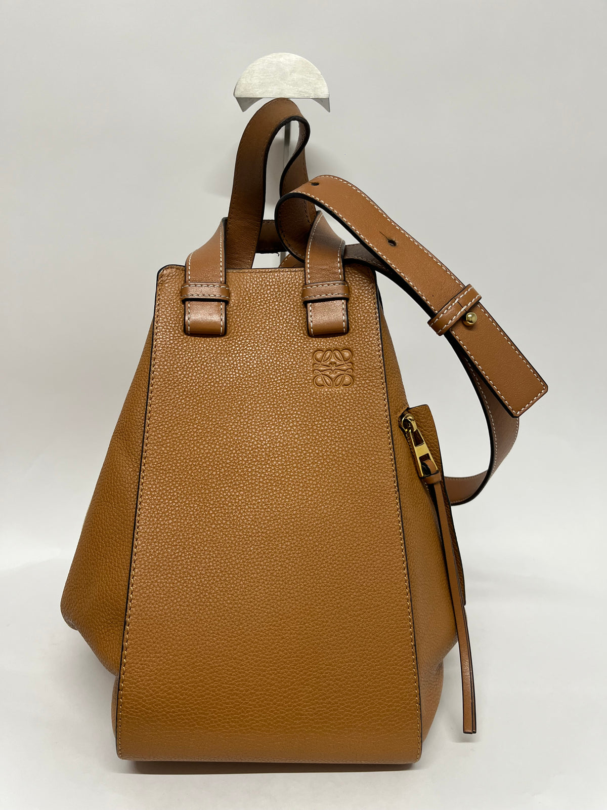 Loewe Hammock Mediano Piel Graneada Camel