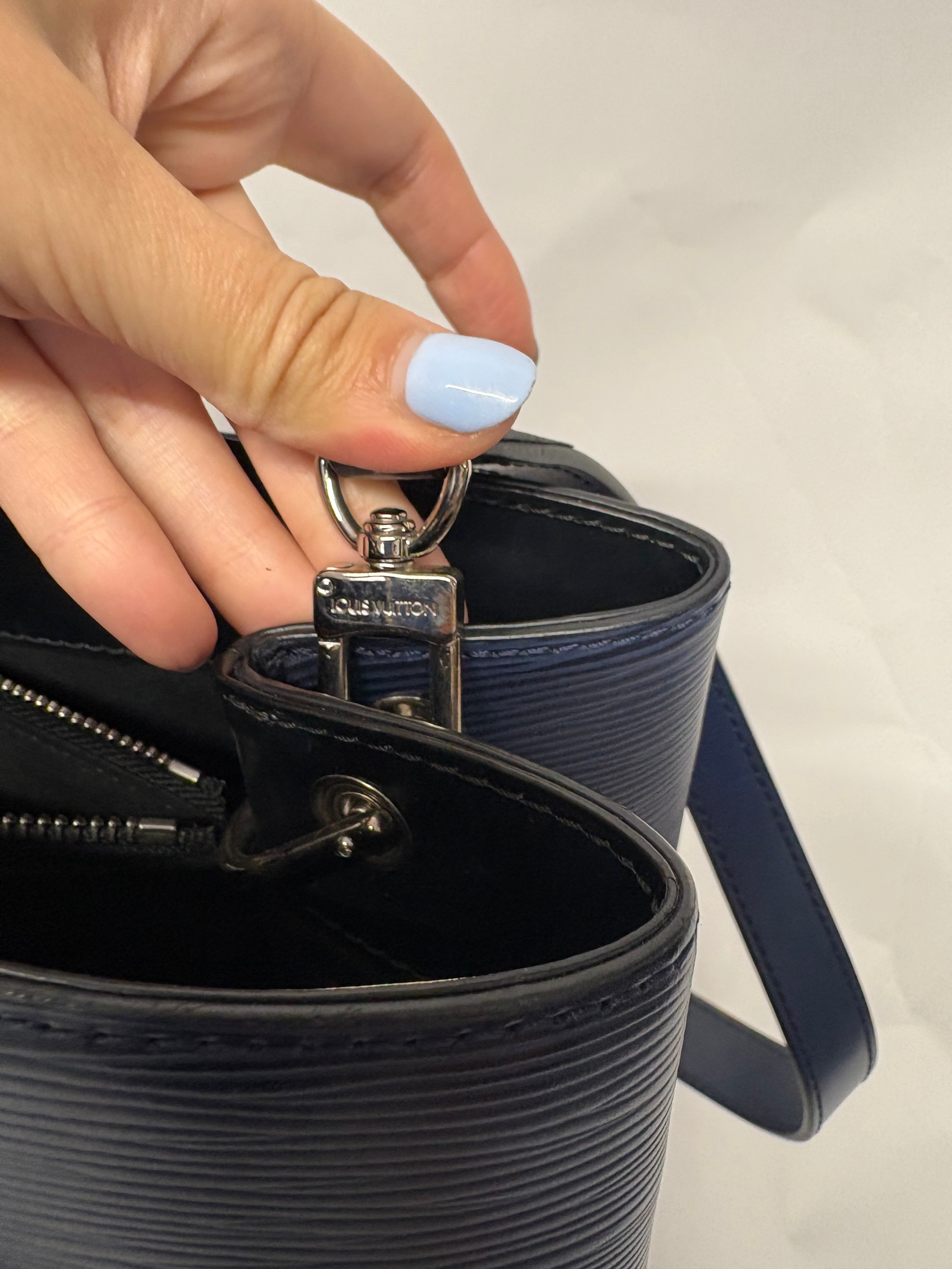 Louis Vuitton Pont-Neuf GM Epi Azul Marino Bandolera