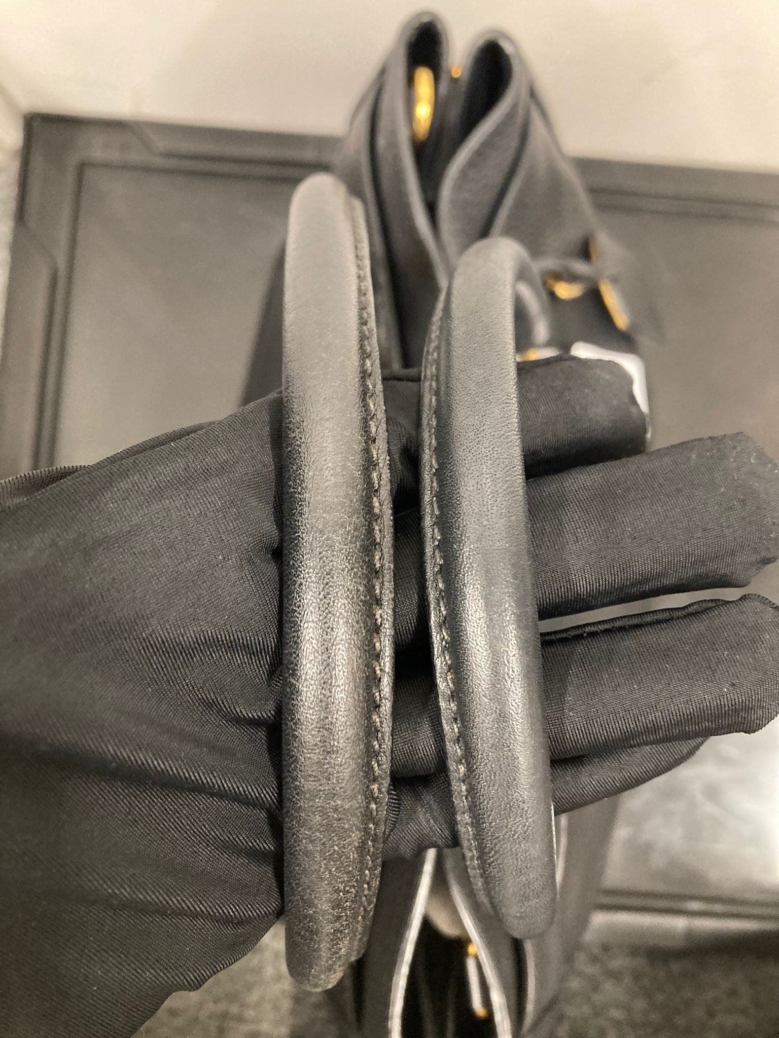 Prada vitello tote negra