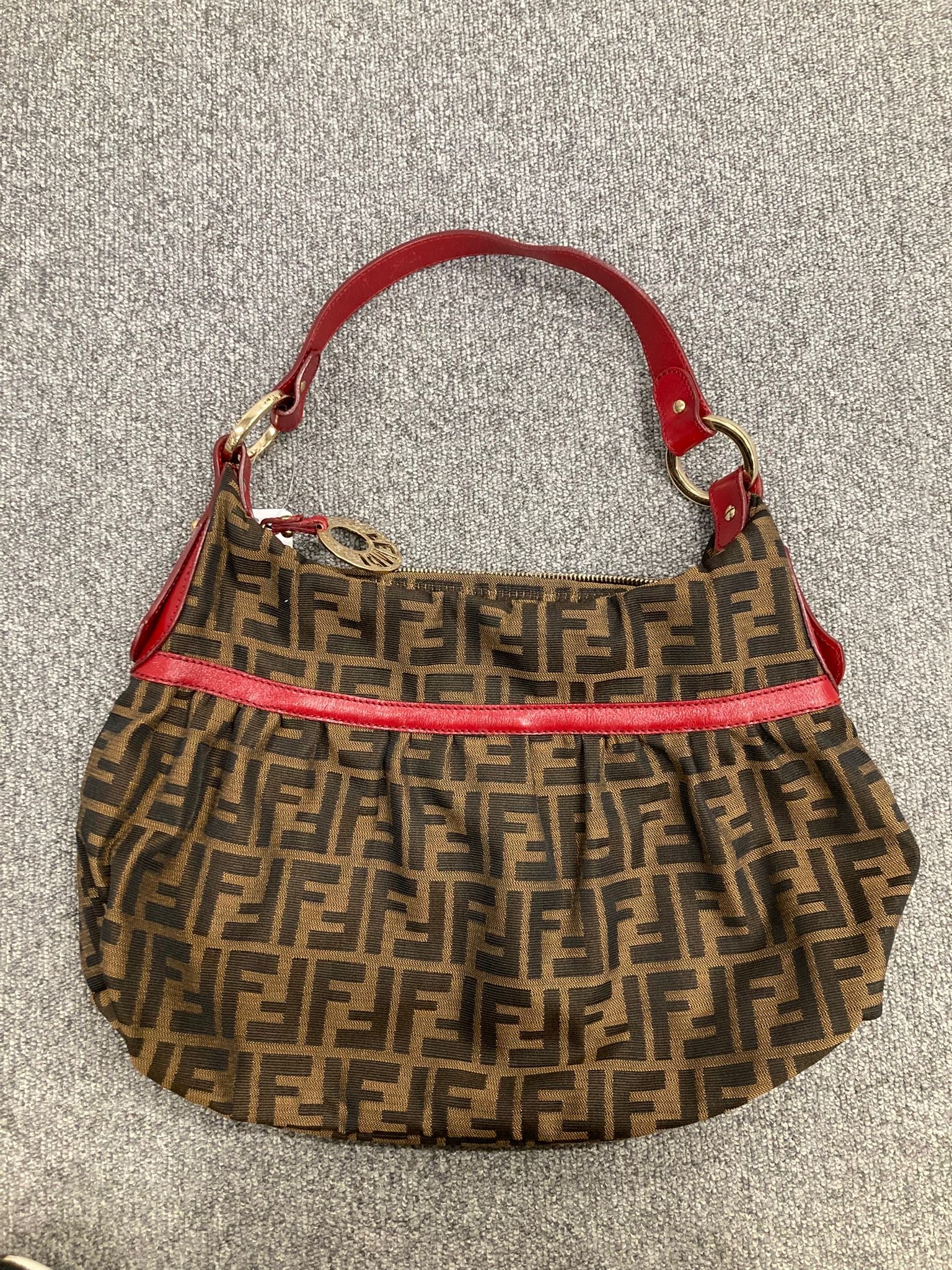 Fendi Zucchino Hobo Bag con Asa en Piel Roja