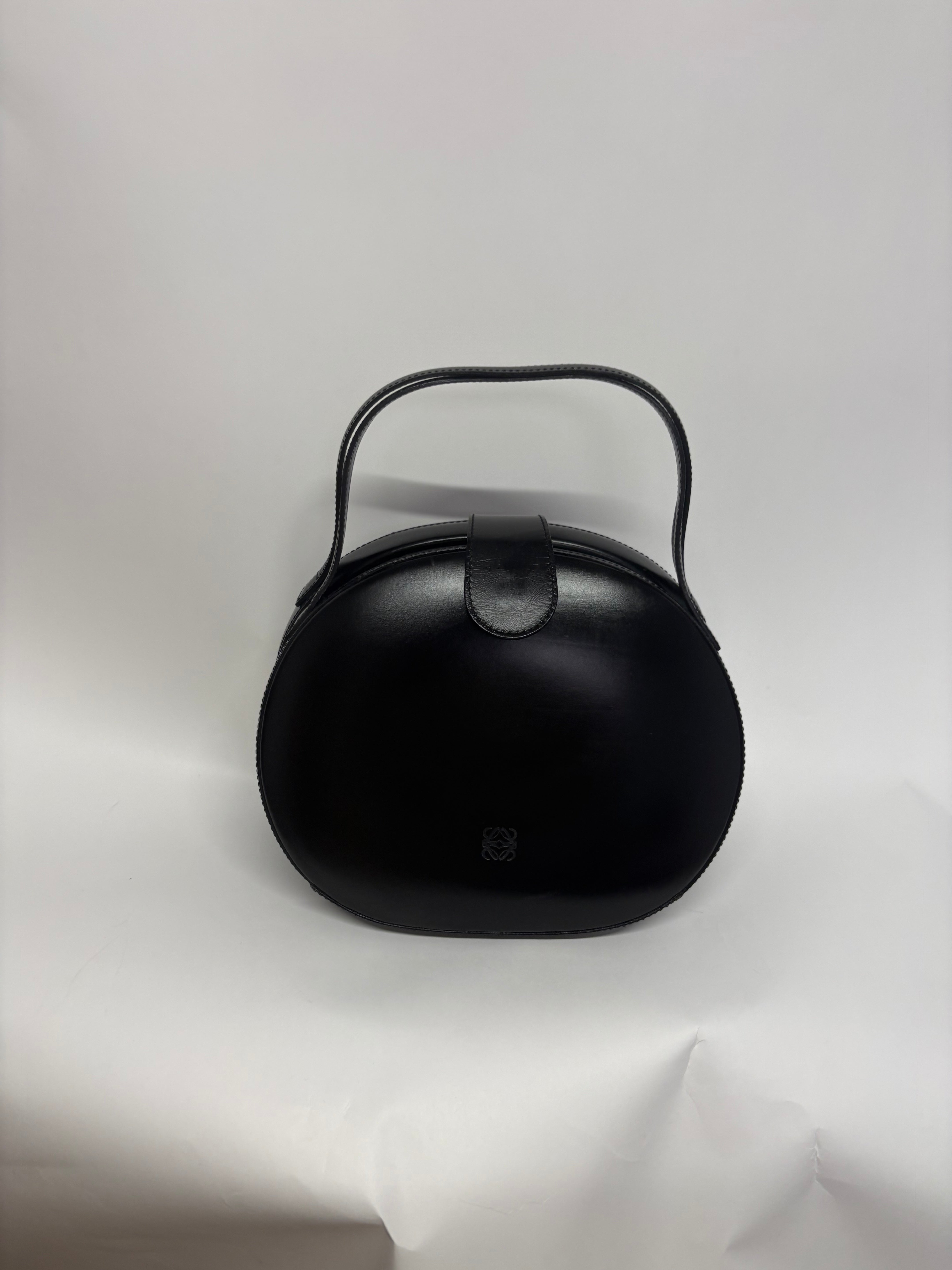 Loewe bombonera negra de mano piel cepillada