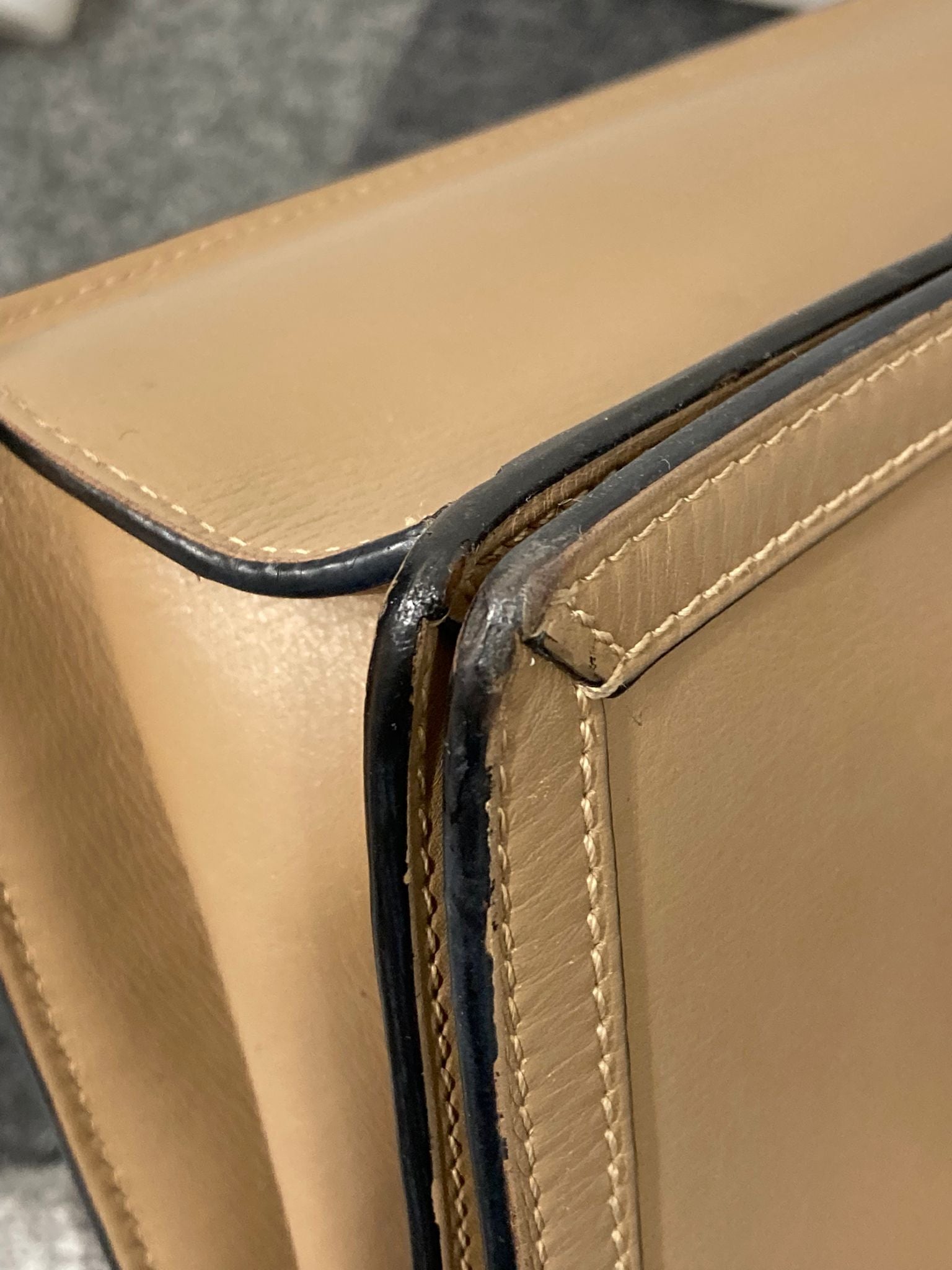 Loewe Barcelona bandolera beige