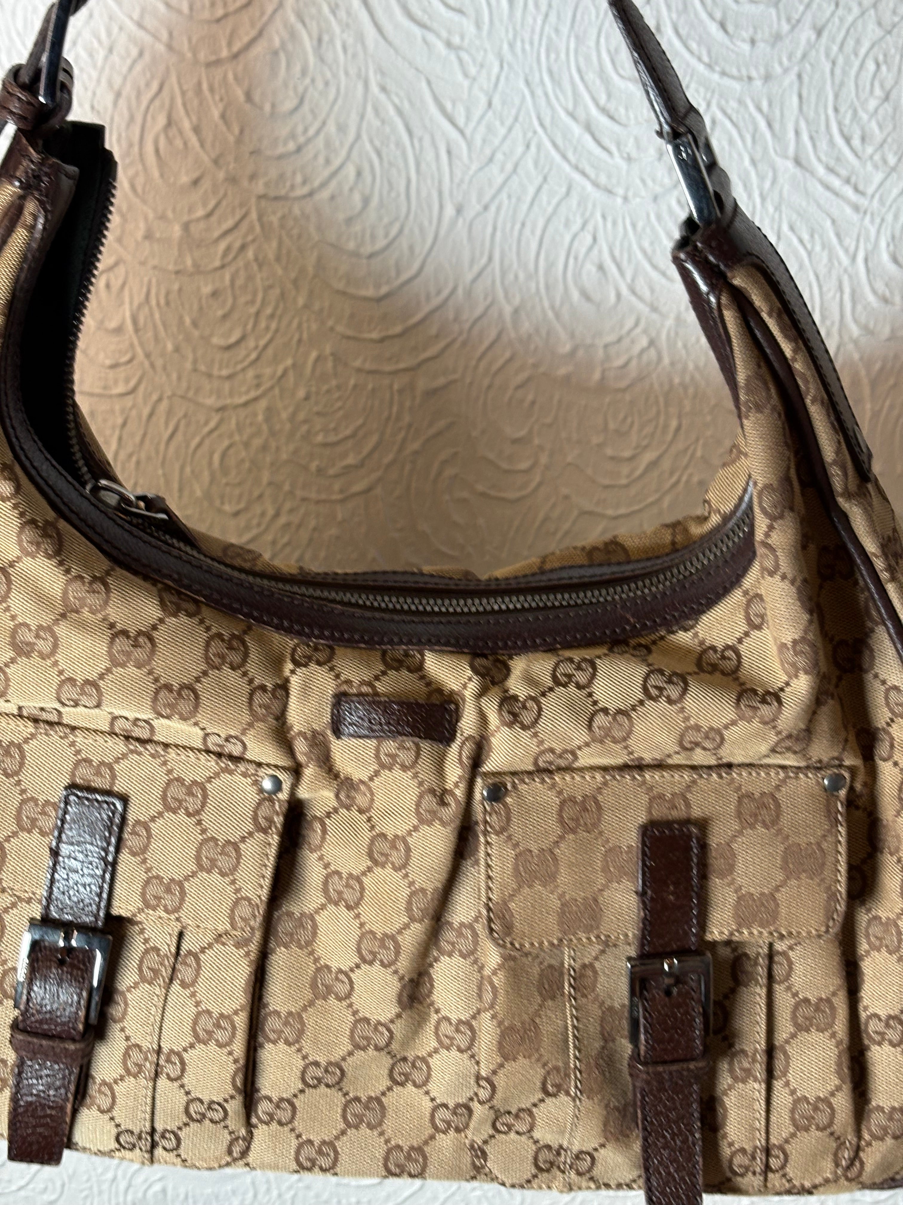 GUCCI Bolso de hombro GG Canvas con bolsillos frontales