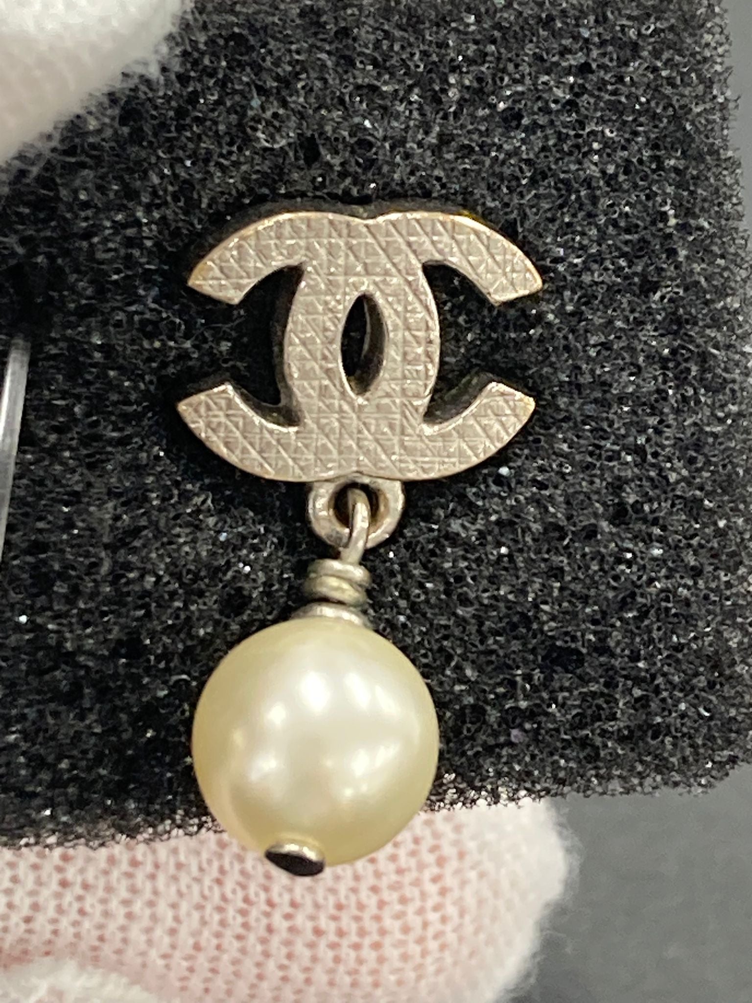 Pendientes Chanel Vintage Coco Mark con perla colección Otoño/Invierno 2011