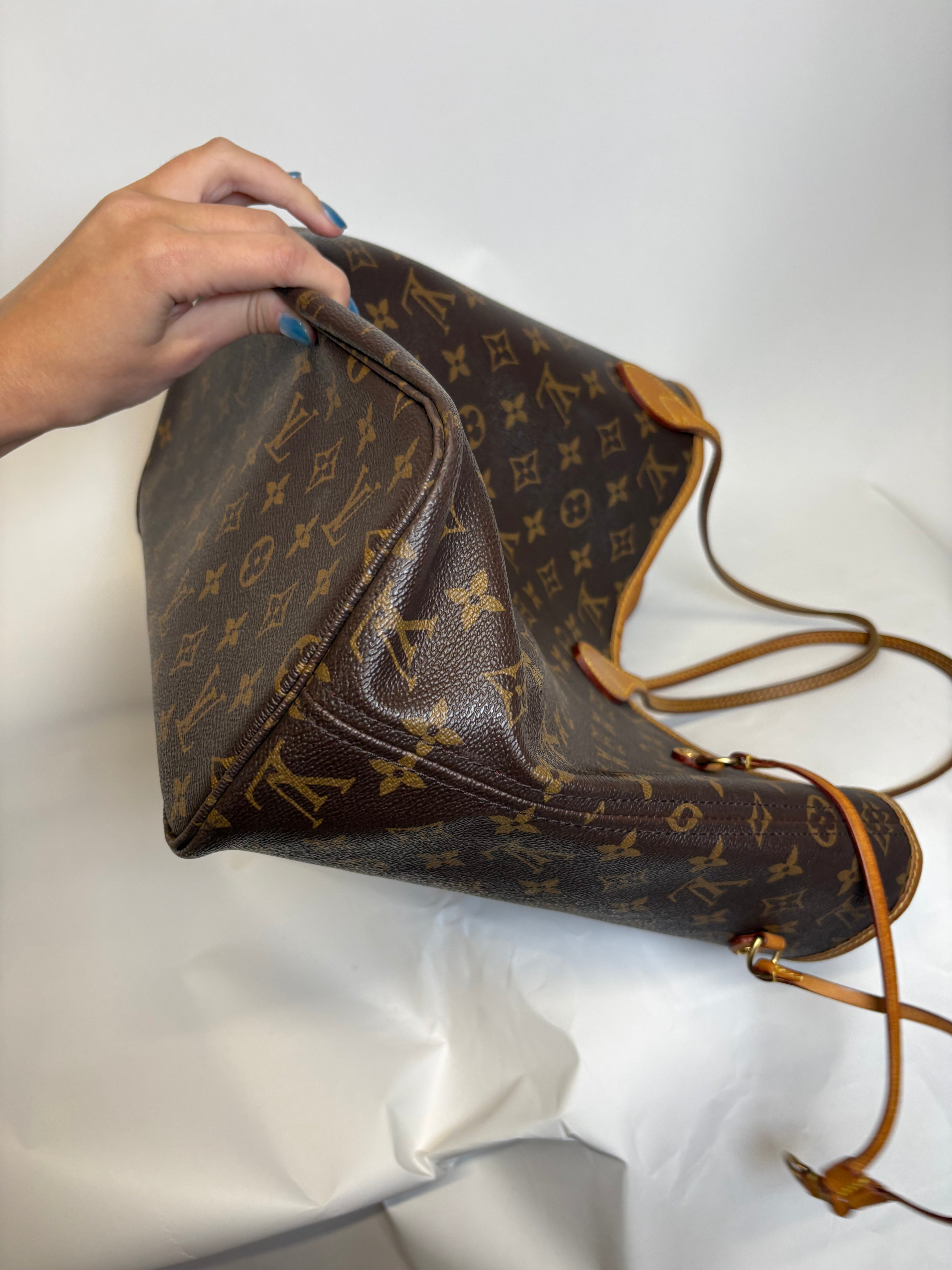 Louis Vuitton Neverfull MM Monogram y rojo