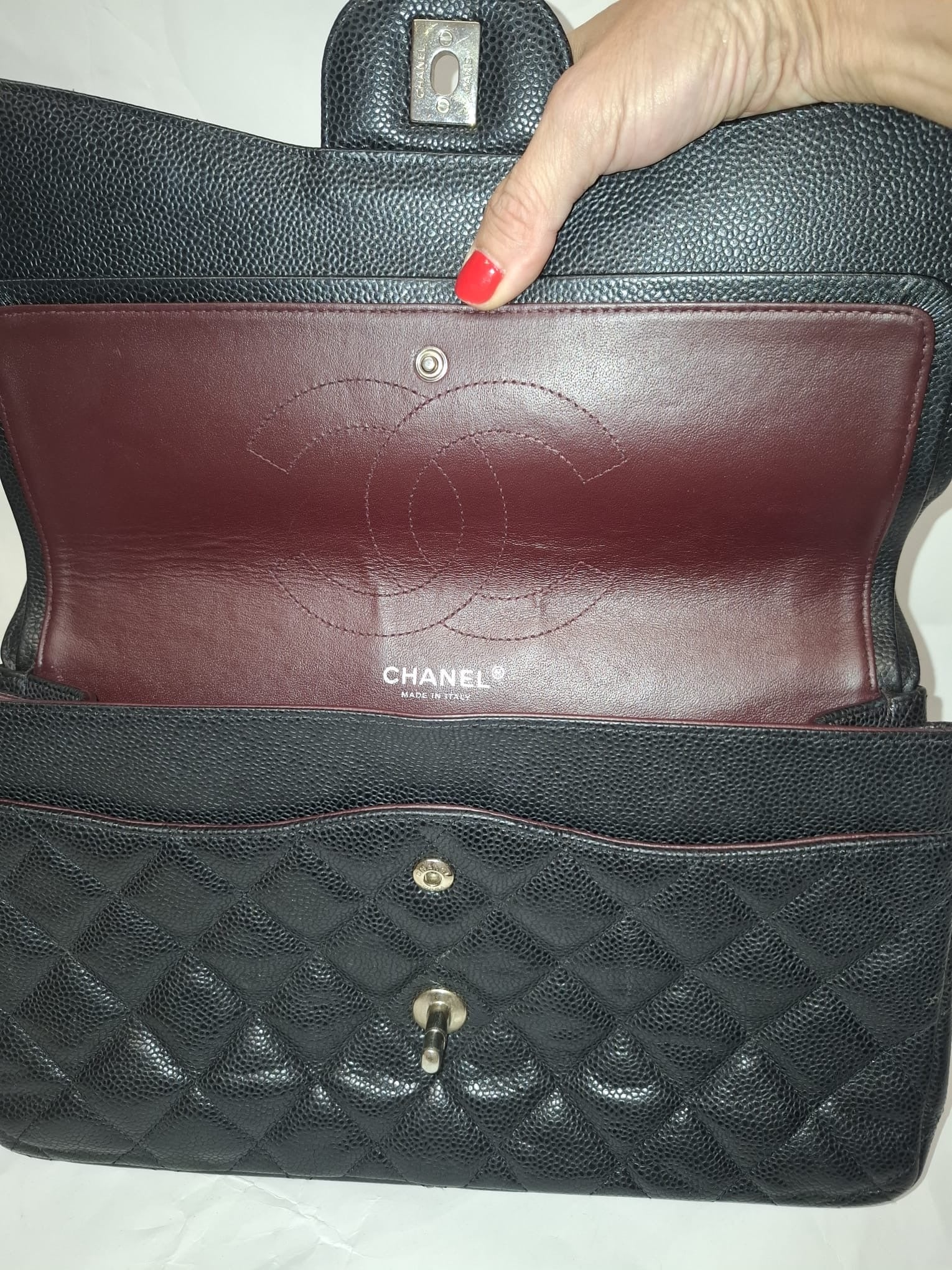 Chanel Jumbo Matelasse Classic Flap Caviar Negro