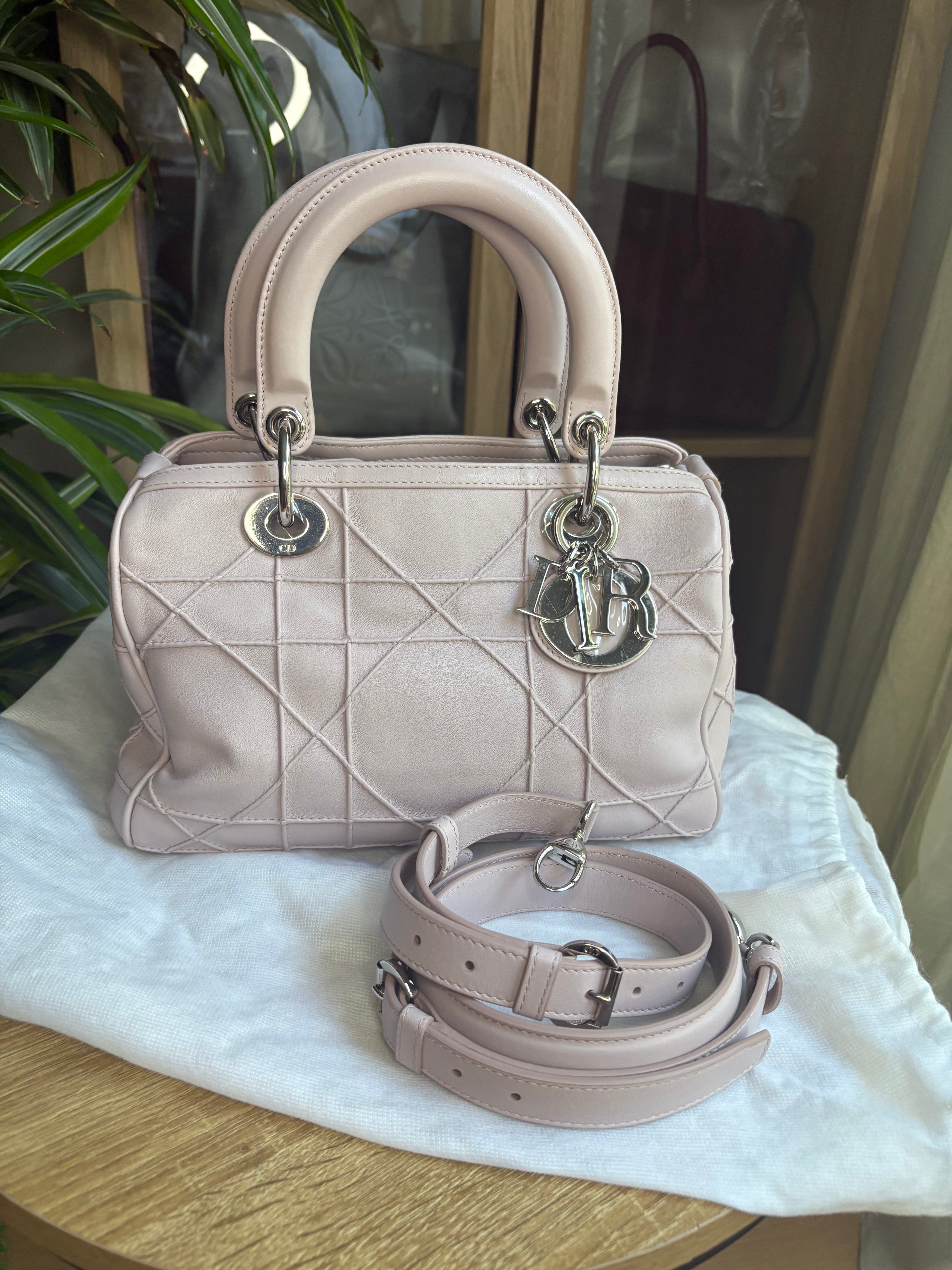 Christian Dior Lady Dior Granville – Rosa Palo con Herrajes Plateados y Bandolera