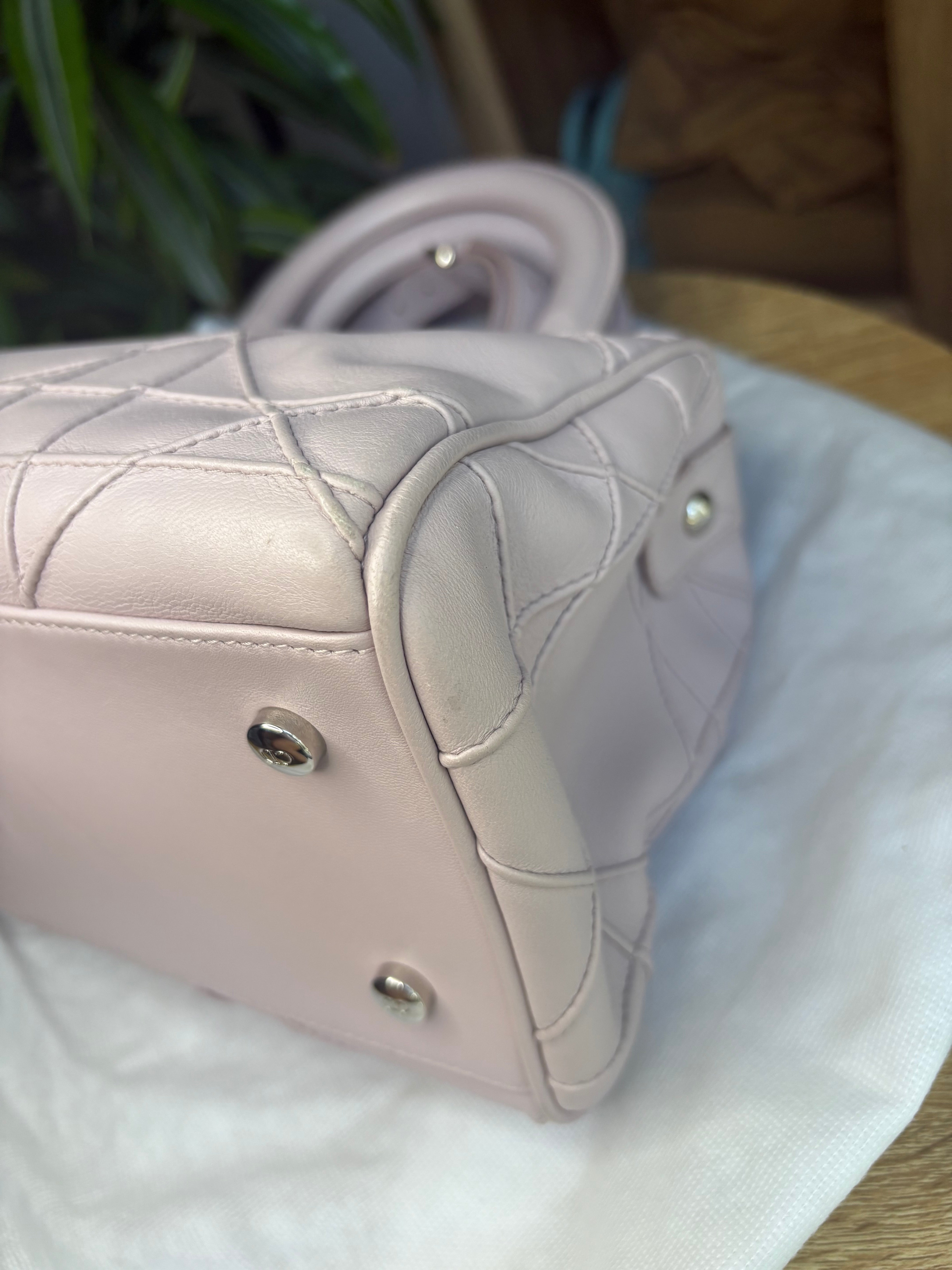 Christian Dior Lady Dior Granville – Rosa Palo con Herrajes Plateados y Bandolera