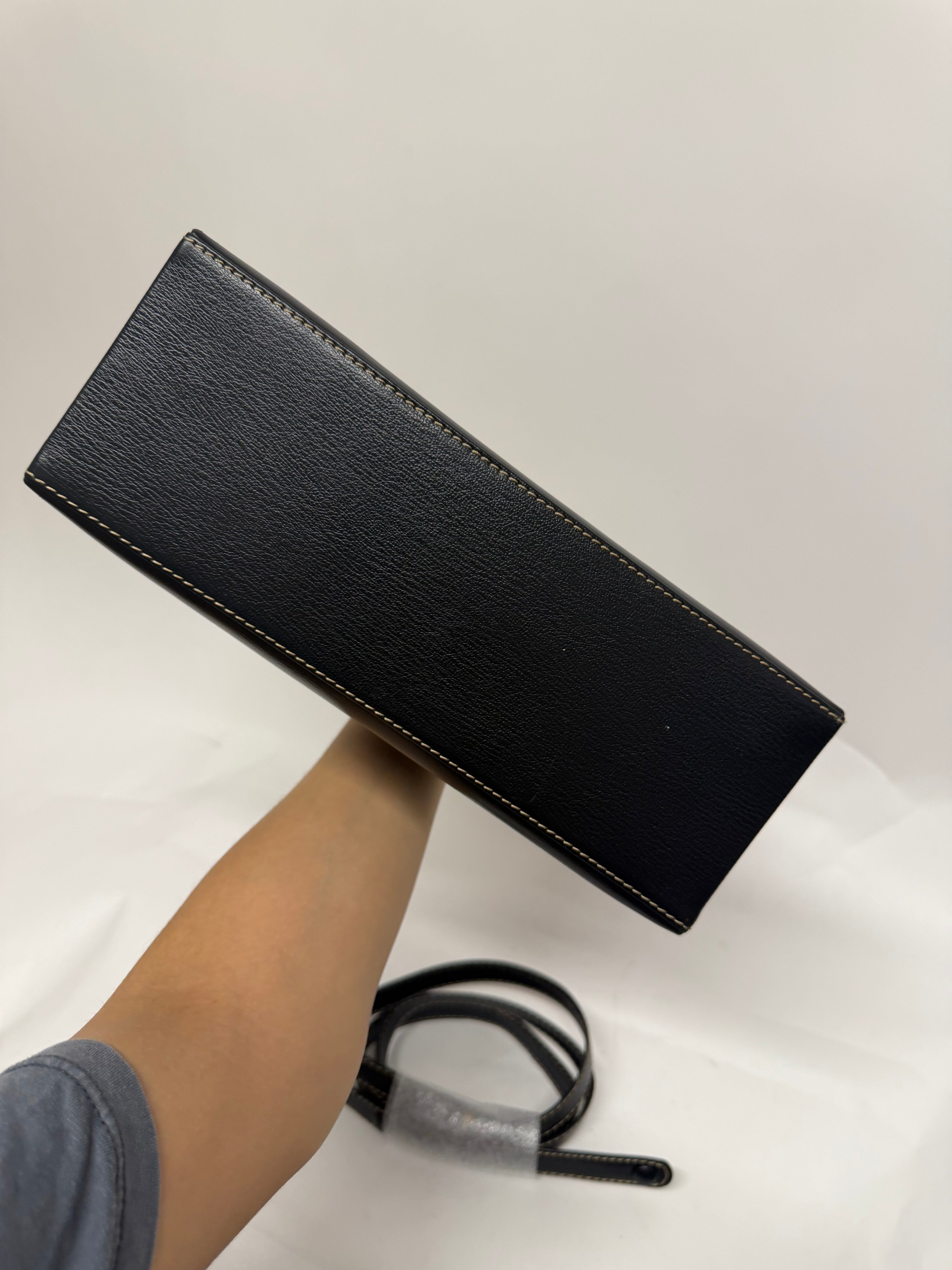 Loewe Velázquez Twist Satchel Piel Negra