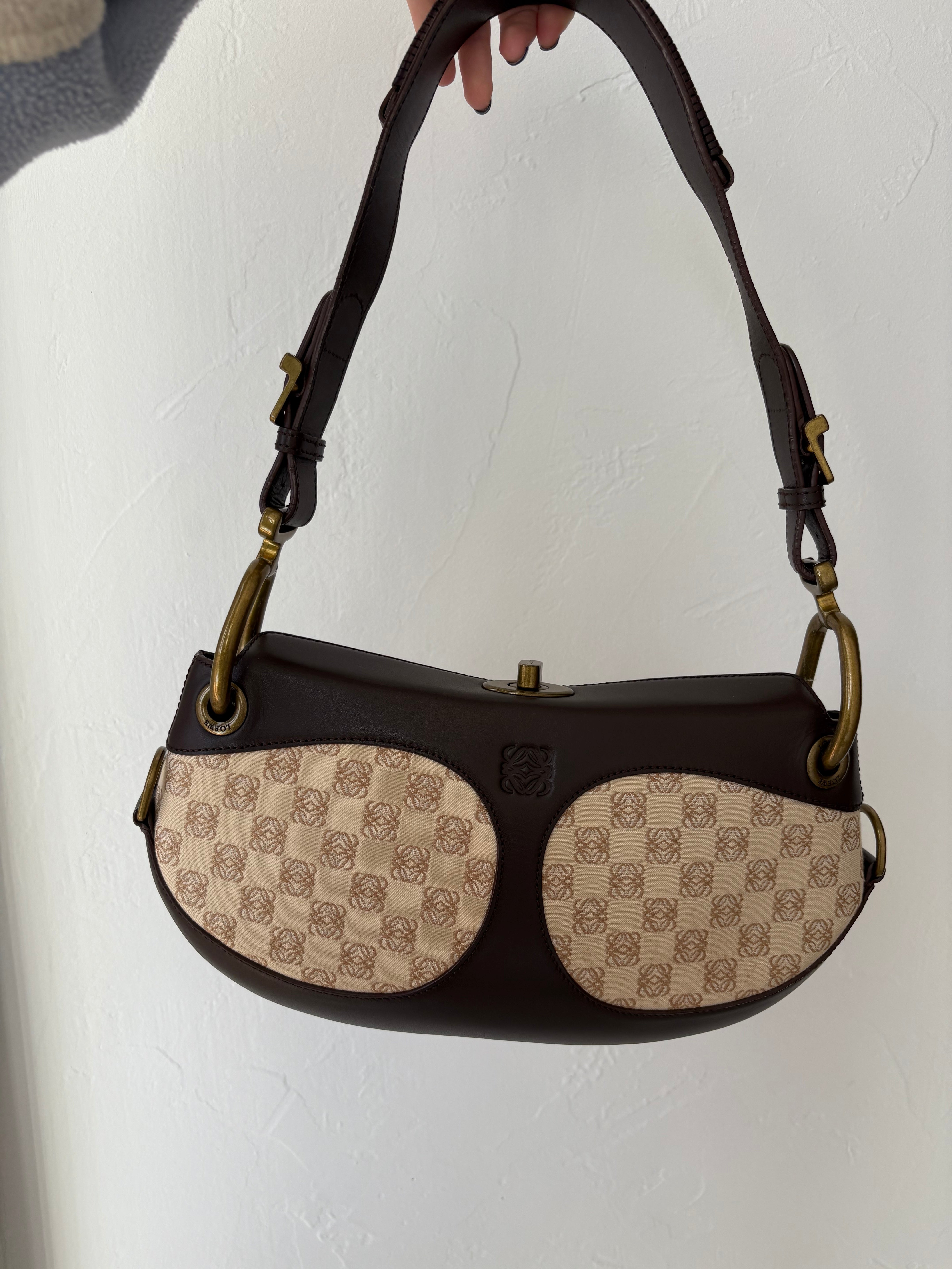 Loewe anagram lock shoulder bag canvas y piel marrón vintage