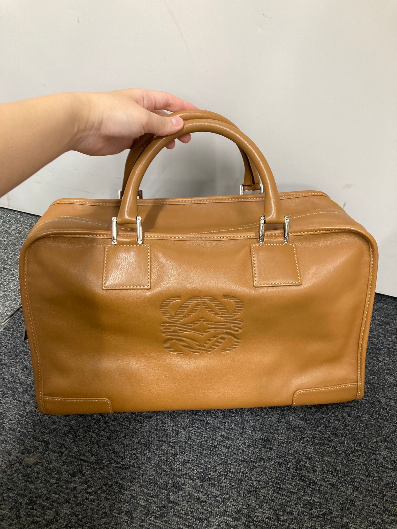 Loewe Amazona 35 en piel marrón camel