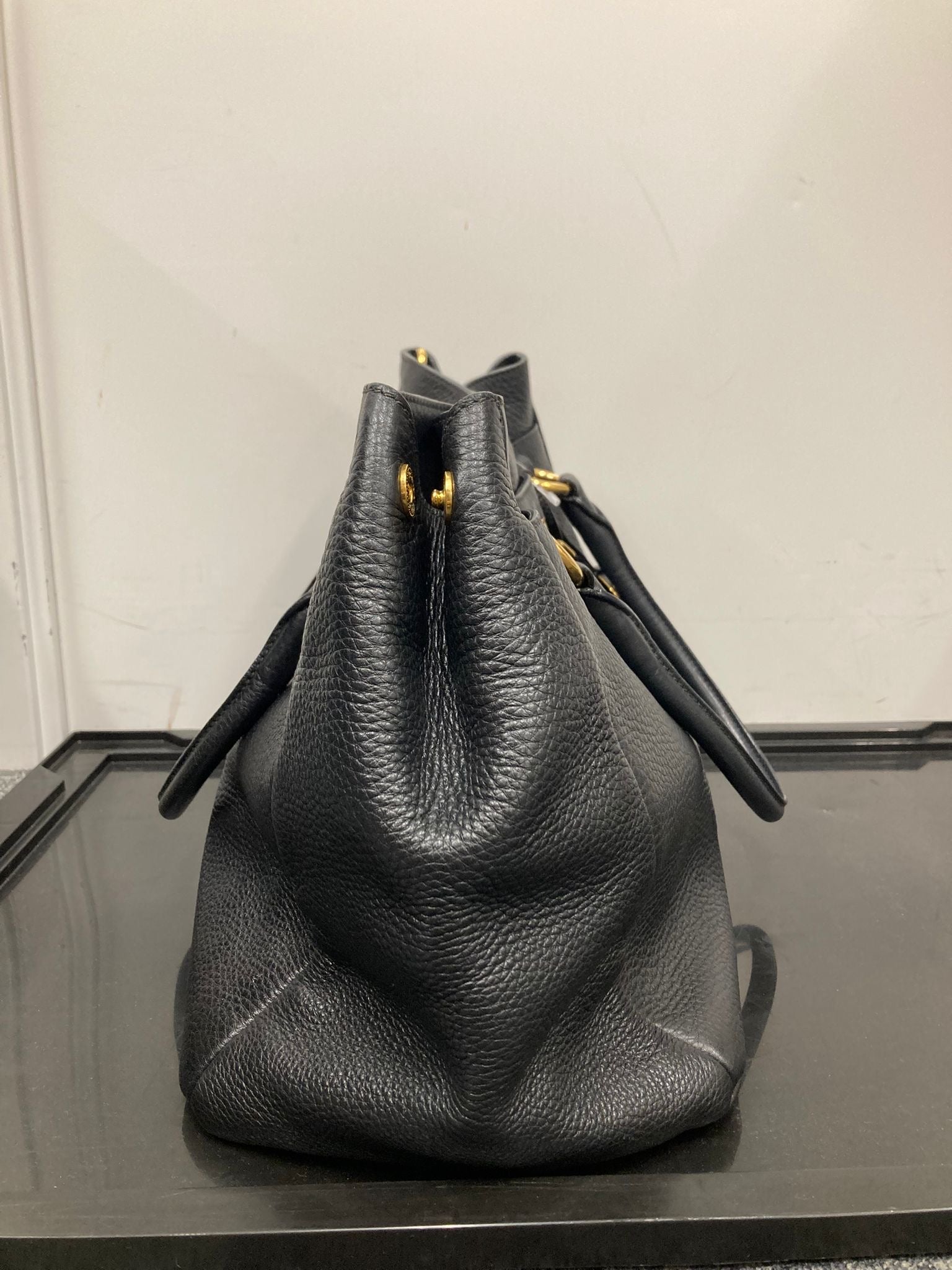 Prada vitello tote negra