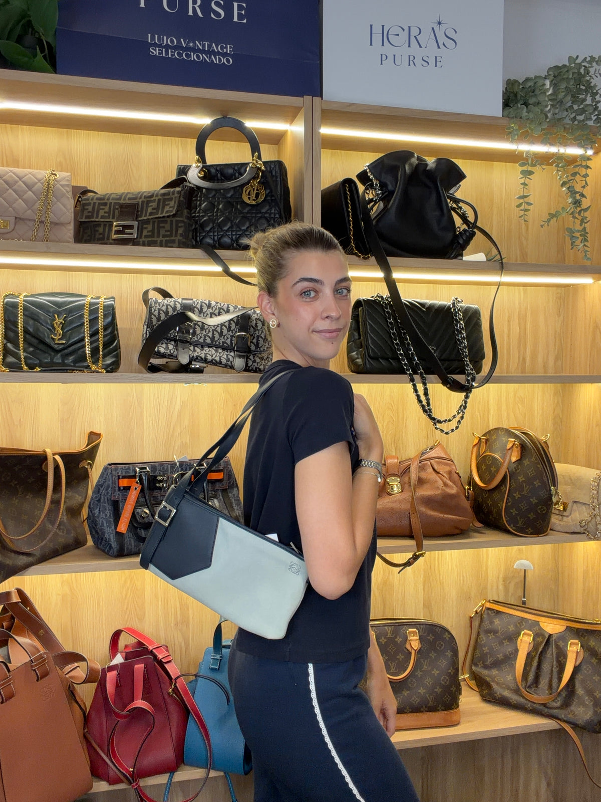 Loewe Hobo Pequeño Piel de Cordero Azul Marino y Ante Verde Claro · Herrajes Plata