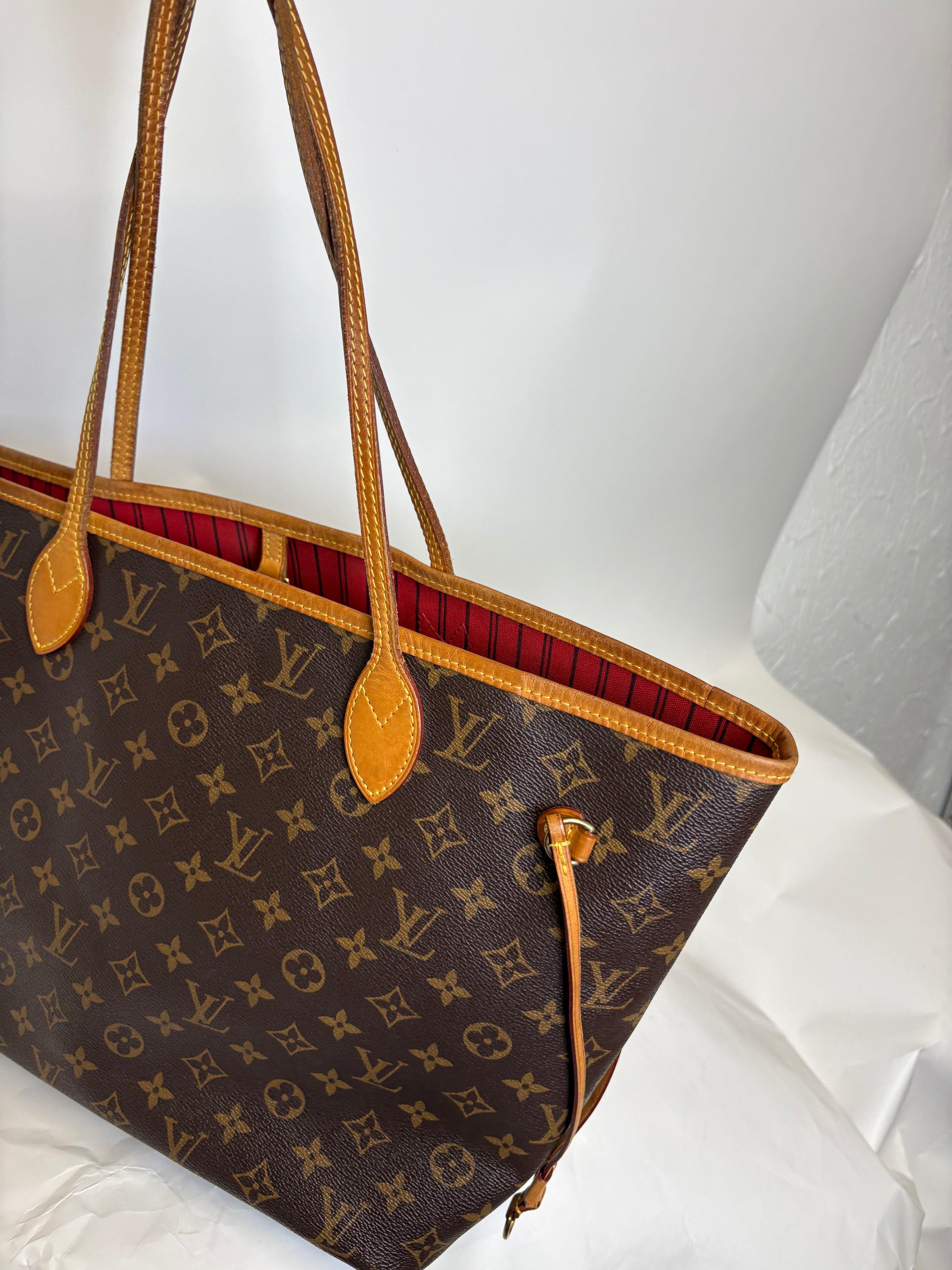 Louis Vuitton Neverfull MM Monogram y rojo