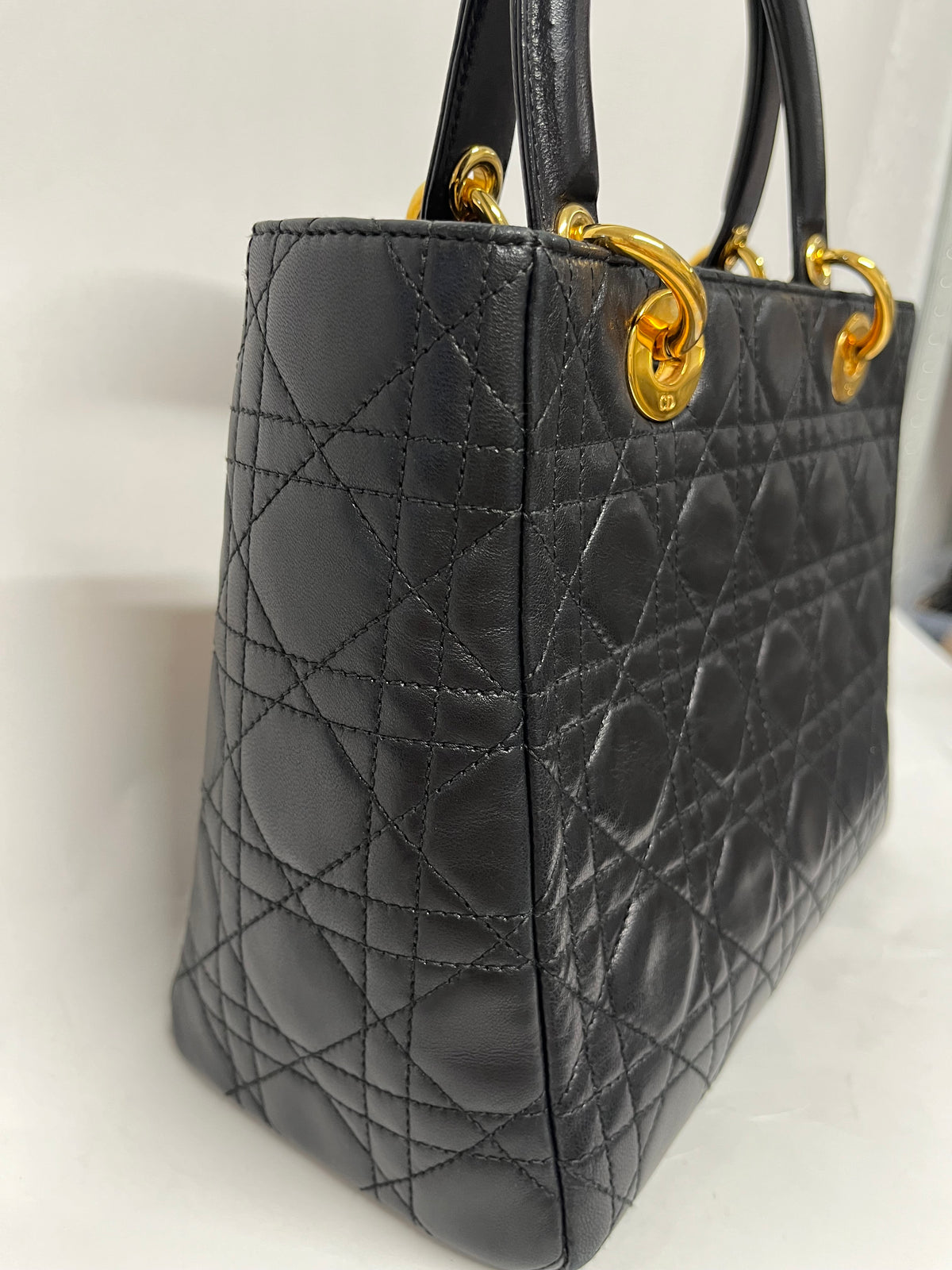 Dior Lady Dior Medium Piel Cordero Negra Cannage con bandolera