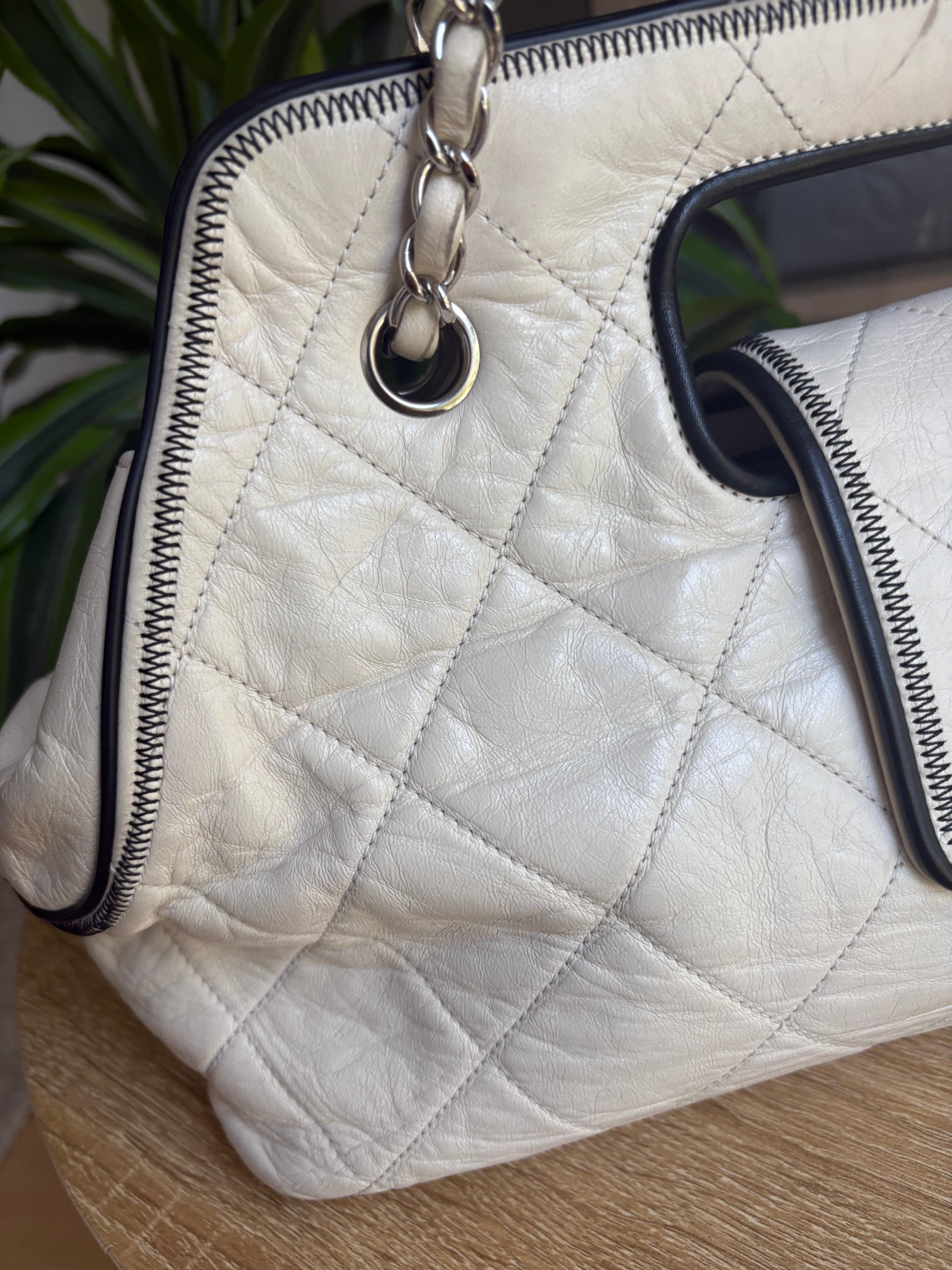 CHANEL - Reissue Accordion Flap blanco