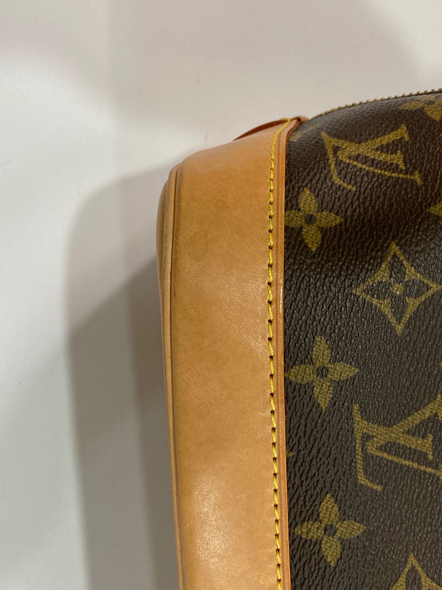 Louis Vuitton alma canvas monogram MM