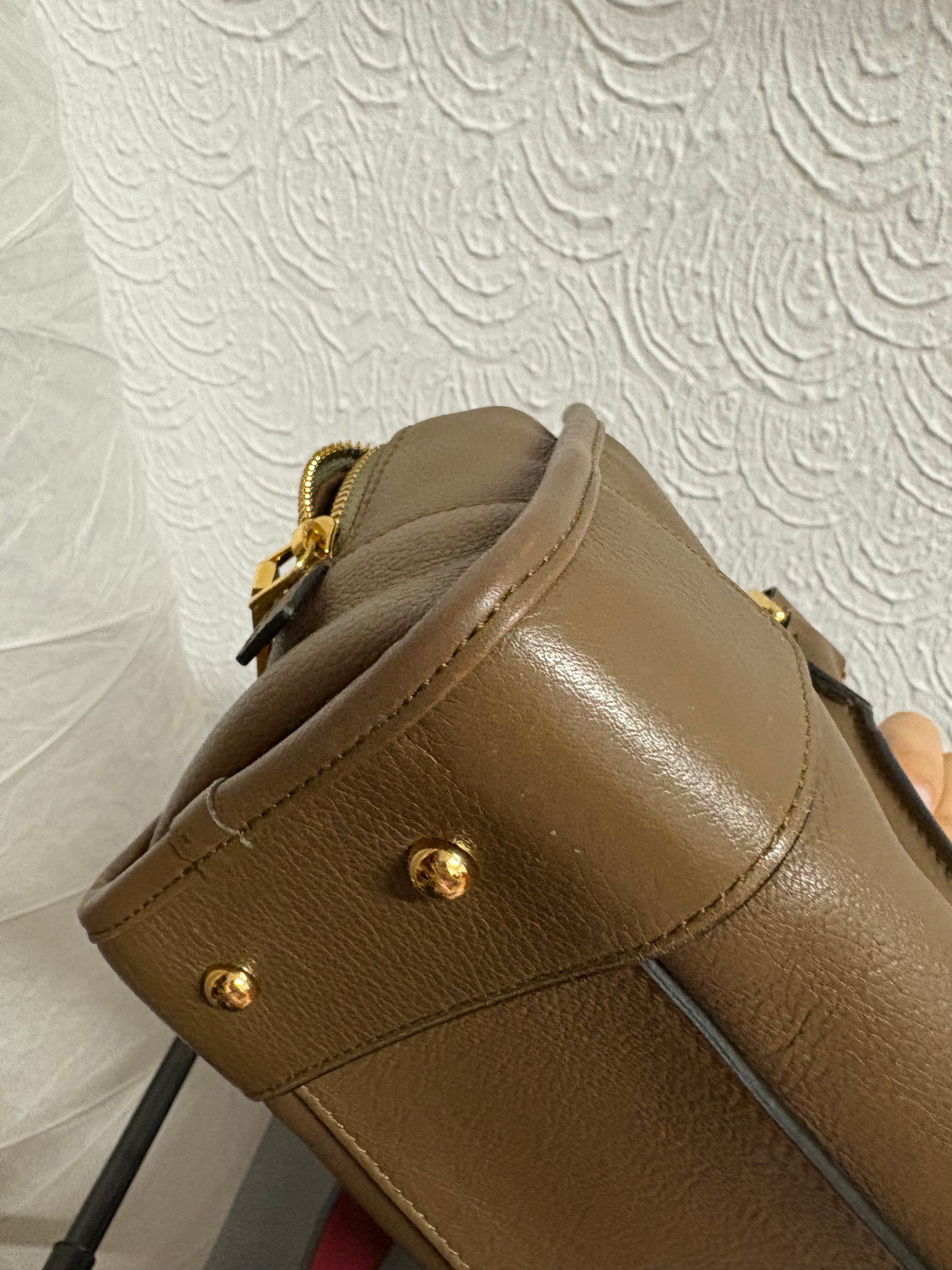 Loewe amazona 30 pequeño piel marrón topo con bandolera extra roja