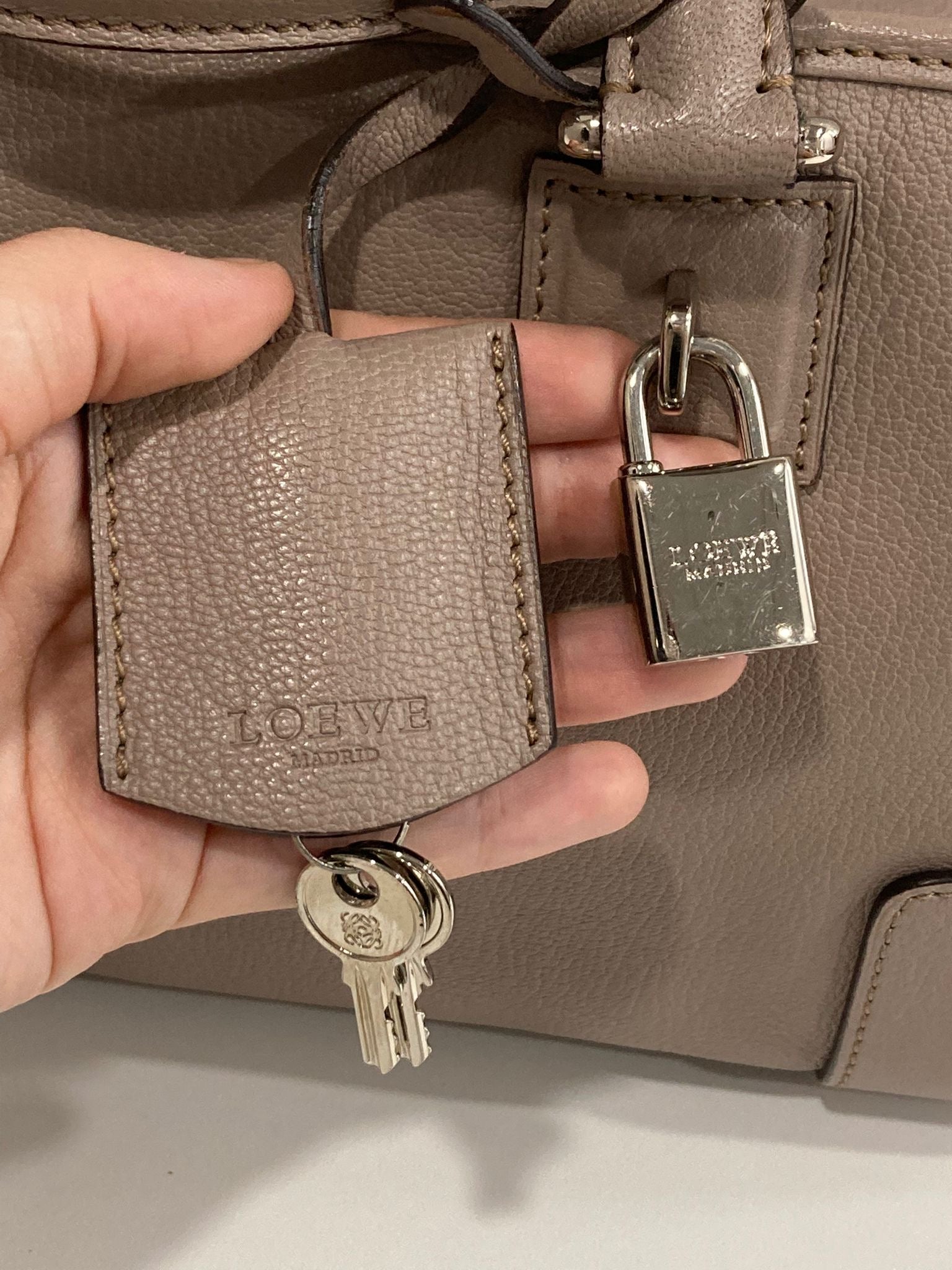 Loewe amazona 30 beige gris