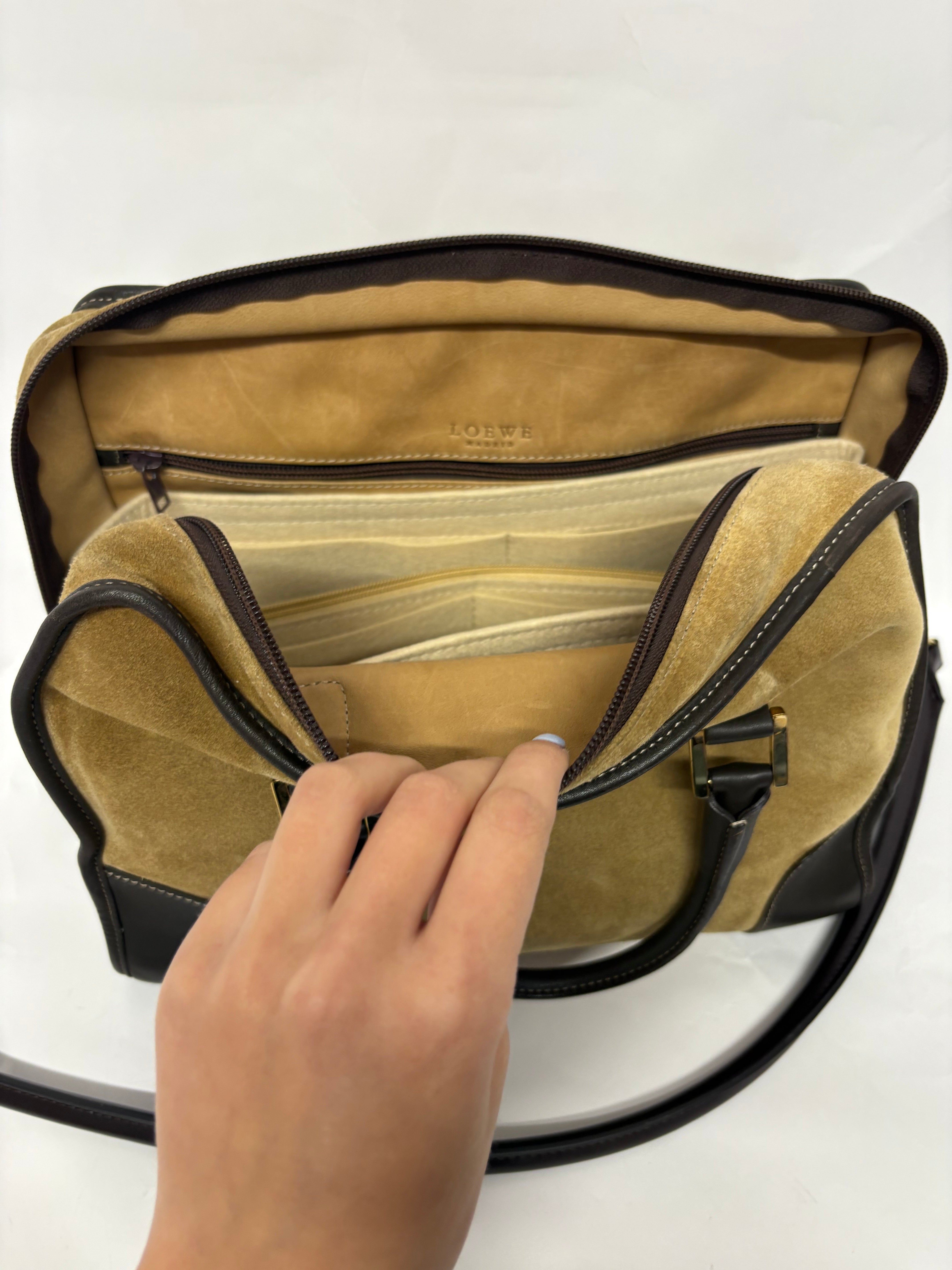 Loewe Amazona ante oro 32 marrón con bandolera extra