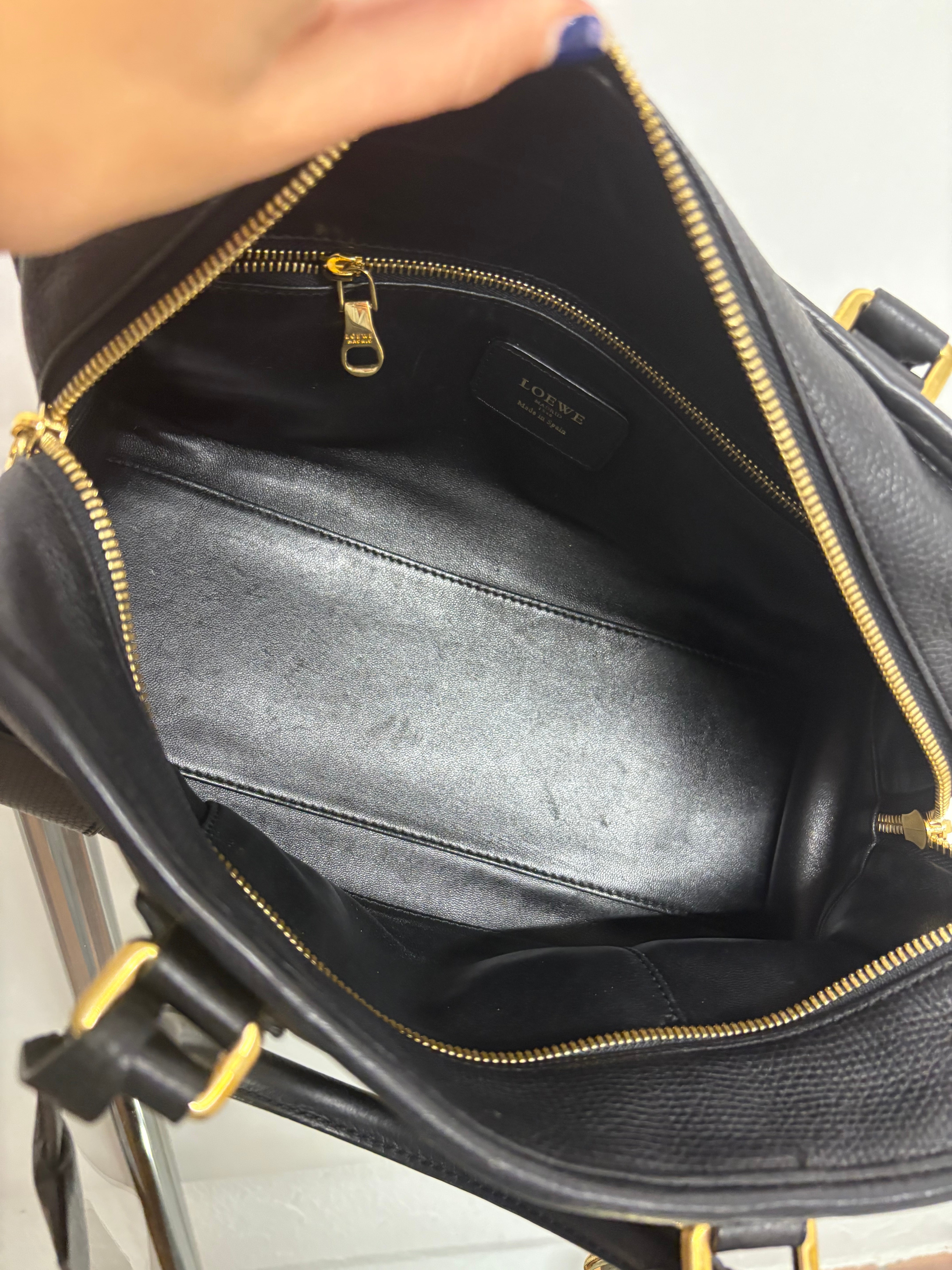 Loewe amazona 30 piel granulada negra
