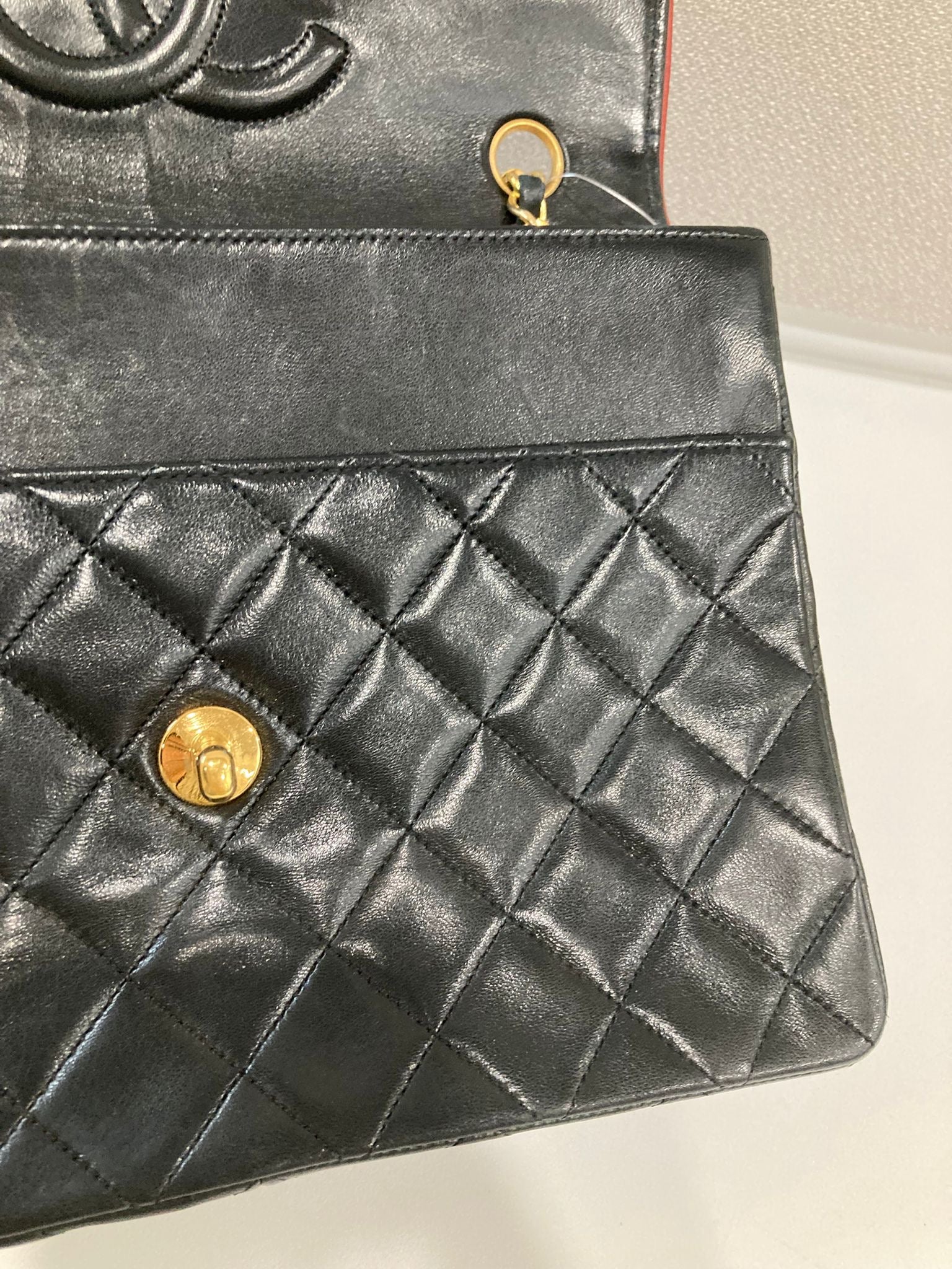 Chanel Timeless Single Flap 25 Negro con Ribete Burdeos – Serie 1