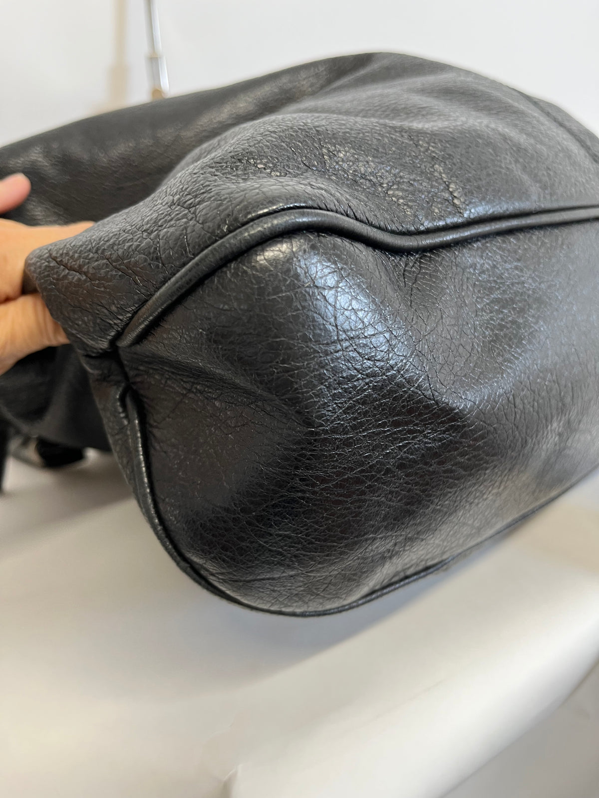 Balenciaga Classic Hexagon Piel Negra grande con bandolera
