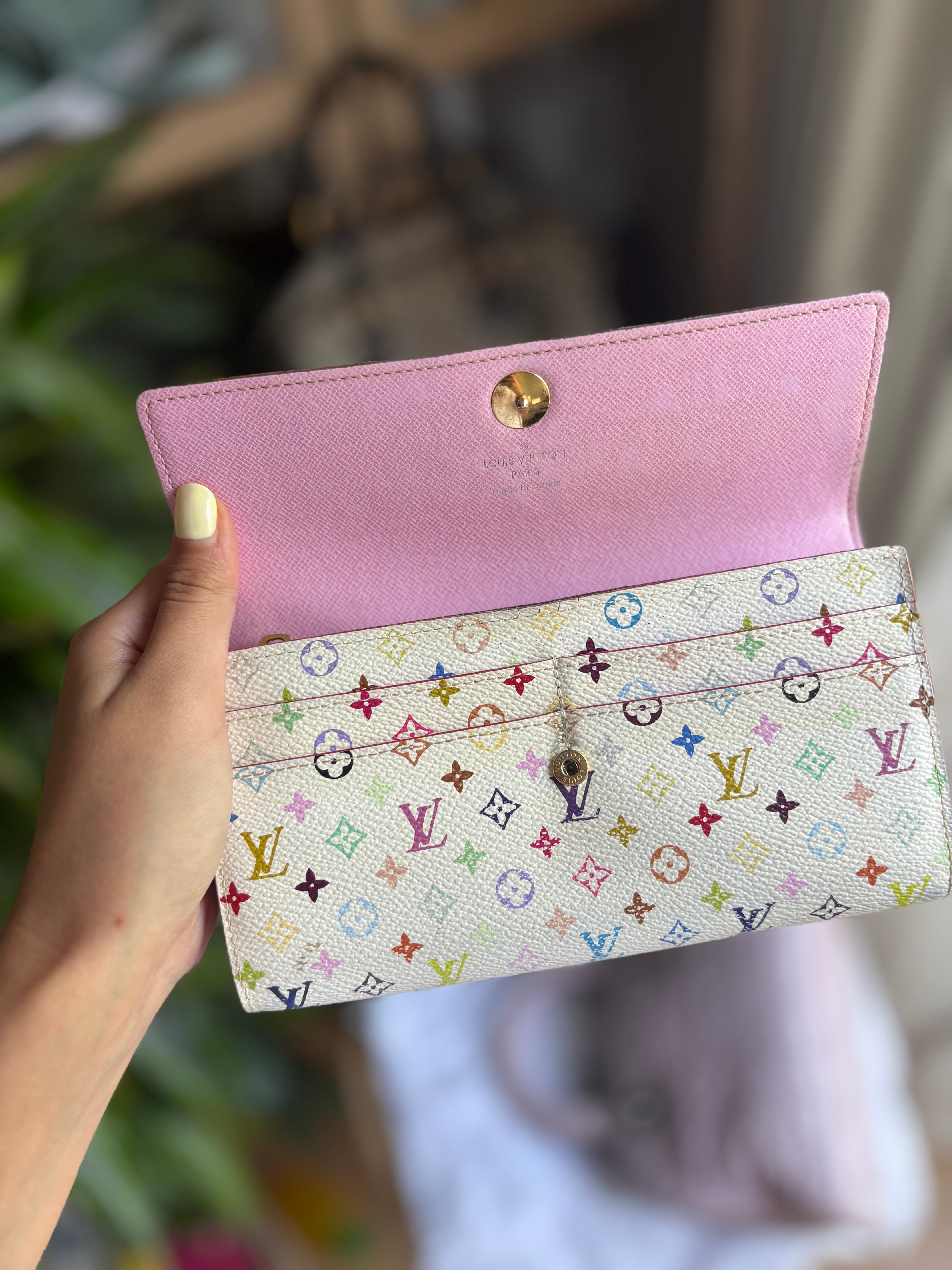 Louis Vuitton Portefeuille Sarah Murakami – Cartera Larga Monogram Multicolor Rosa