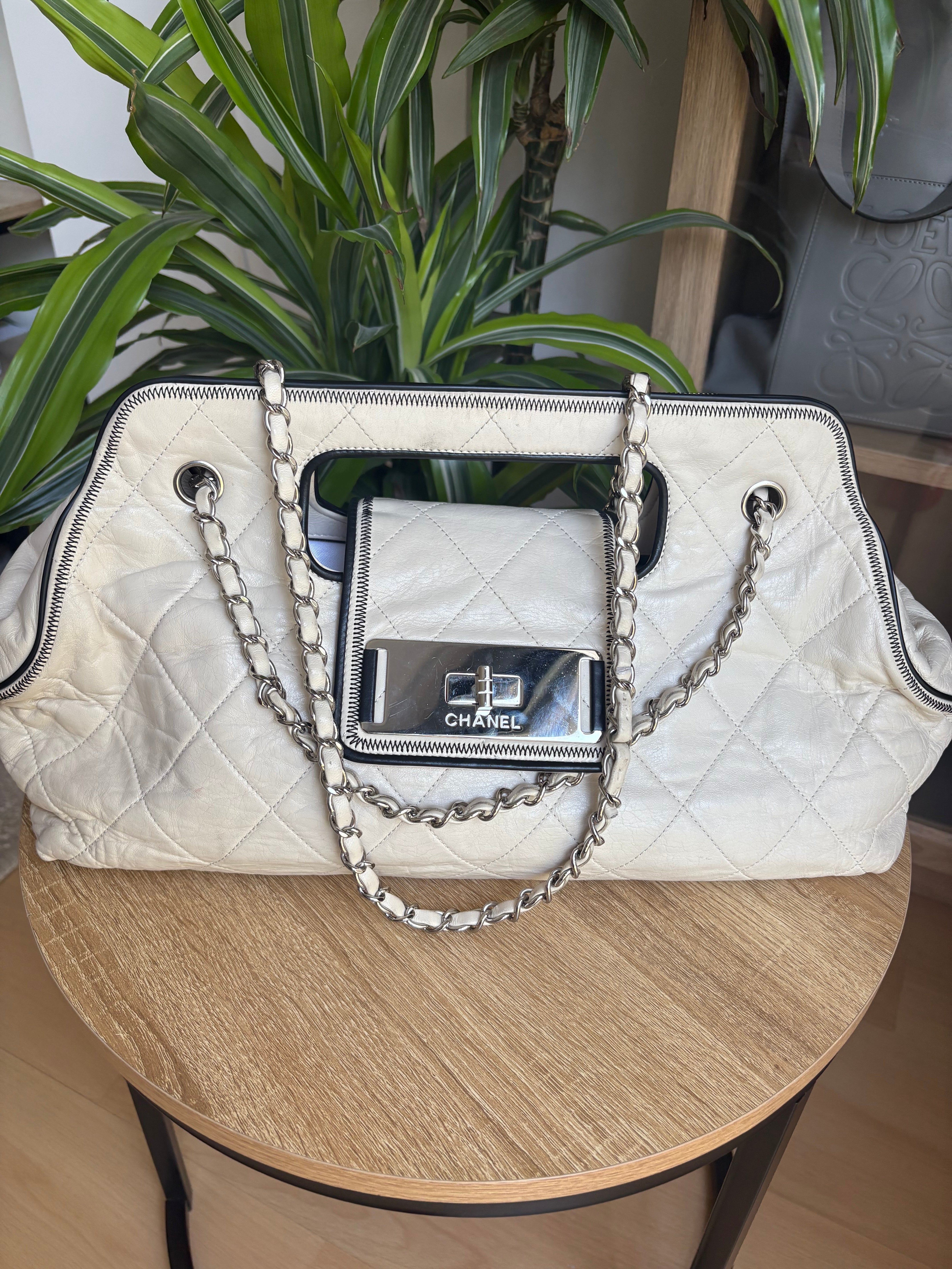 CHANEL - Reissue Accordion Flap blanco
