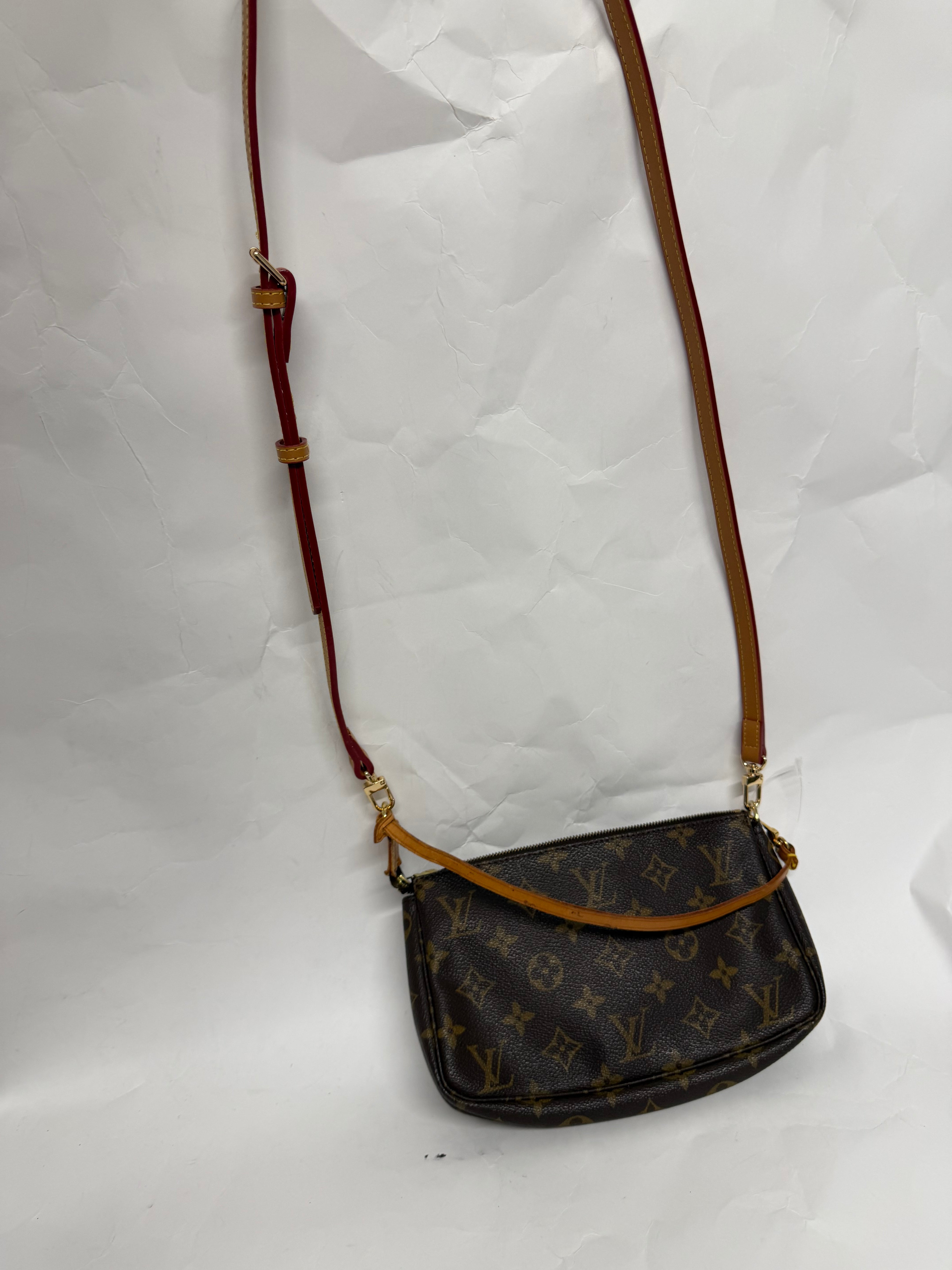 Louis Vuitton Pochette Accessoires monogram con 2 bandoleras extra