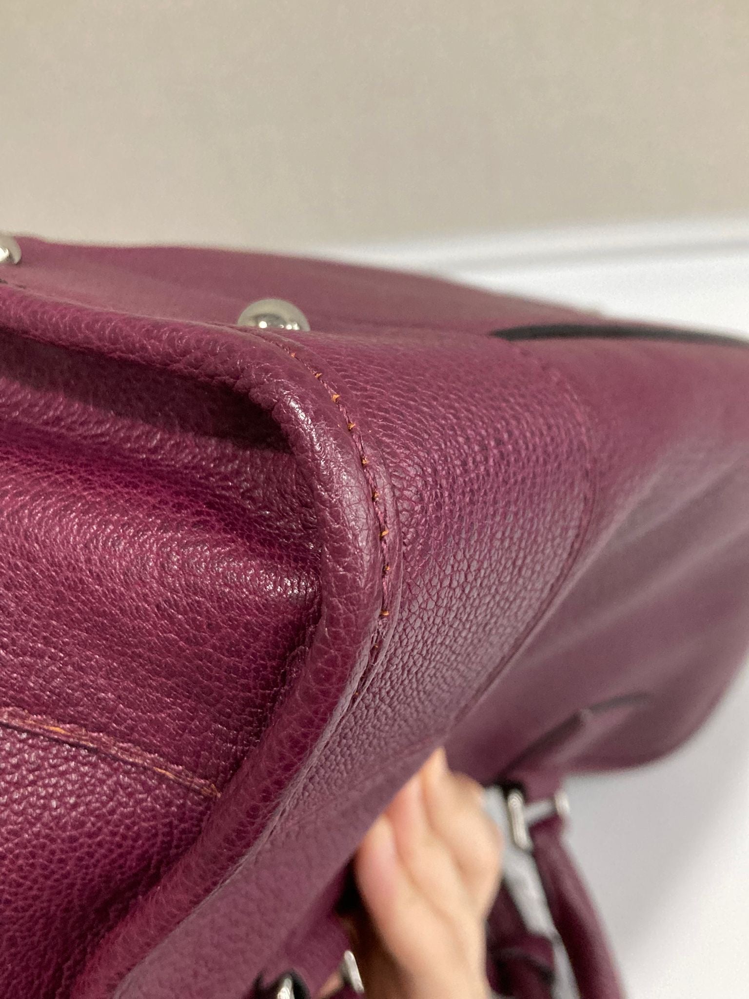 Loewe amazona 28 vino burdeos