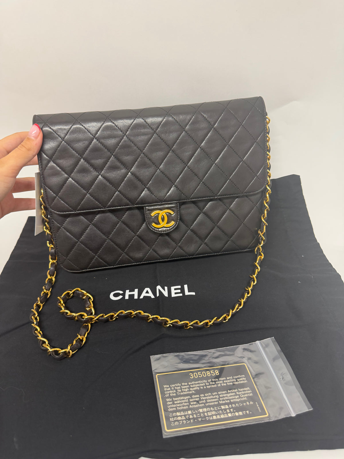 Chanel Classic Single Flap Mediano Piel de Cordero Negra Herrajes Dorados