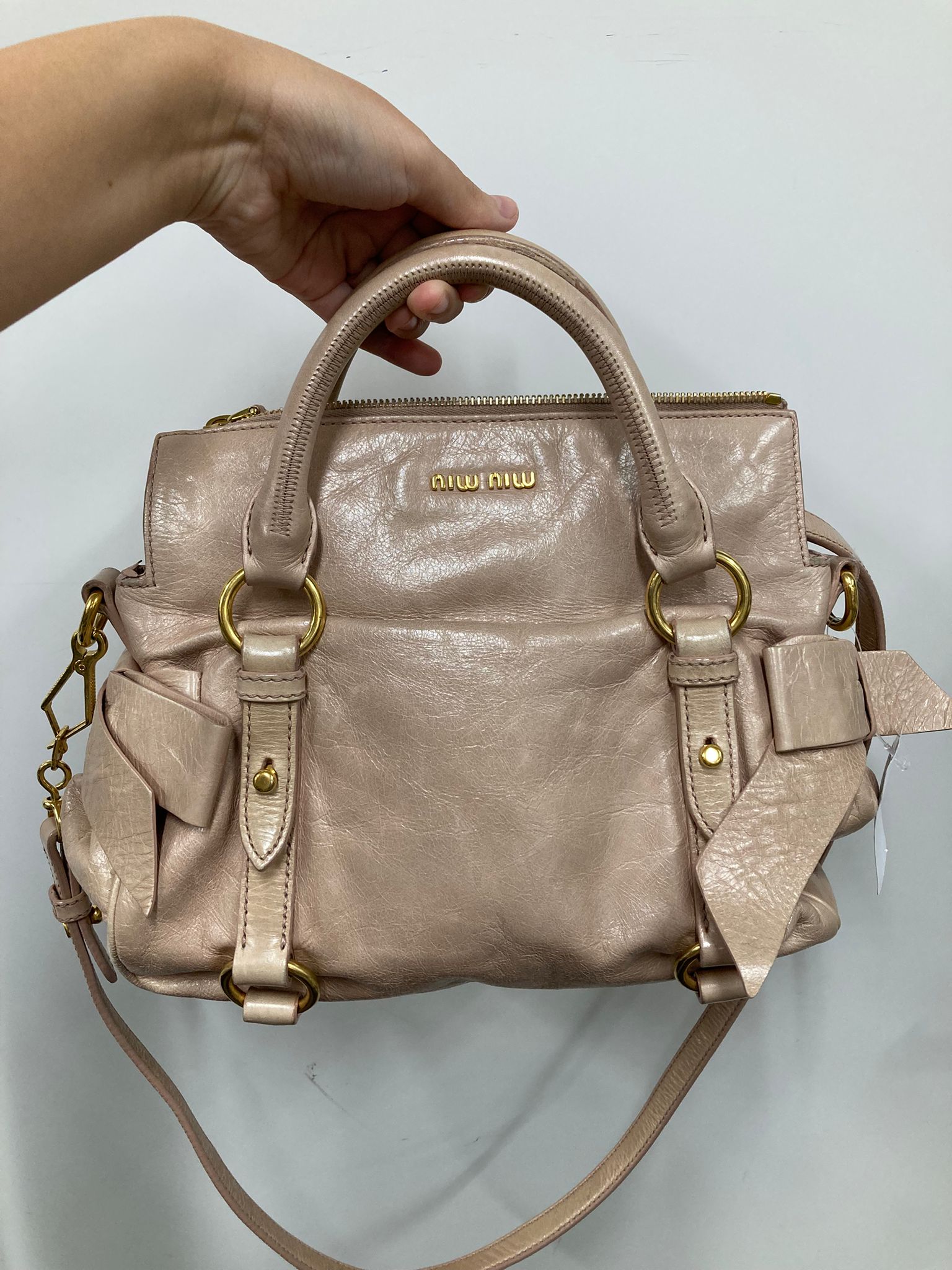 Miu Miu Vitello small rosa claro con bandolera