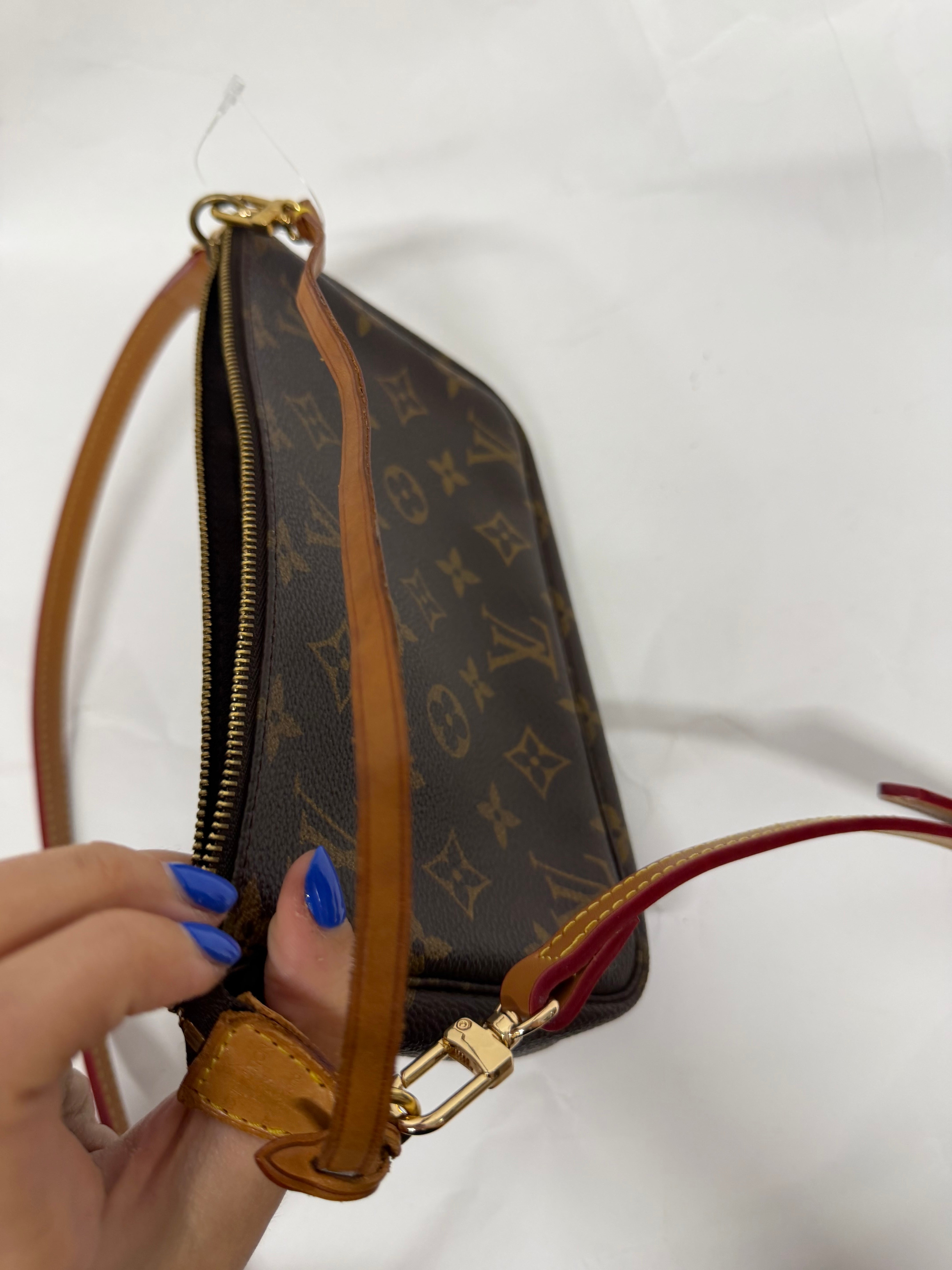 Louis Vuitton Pochette Accessoires monogram con 2 bandoleras extra
