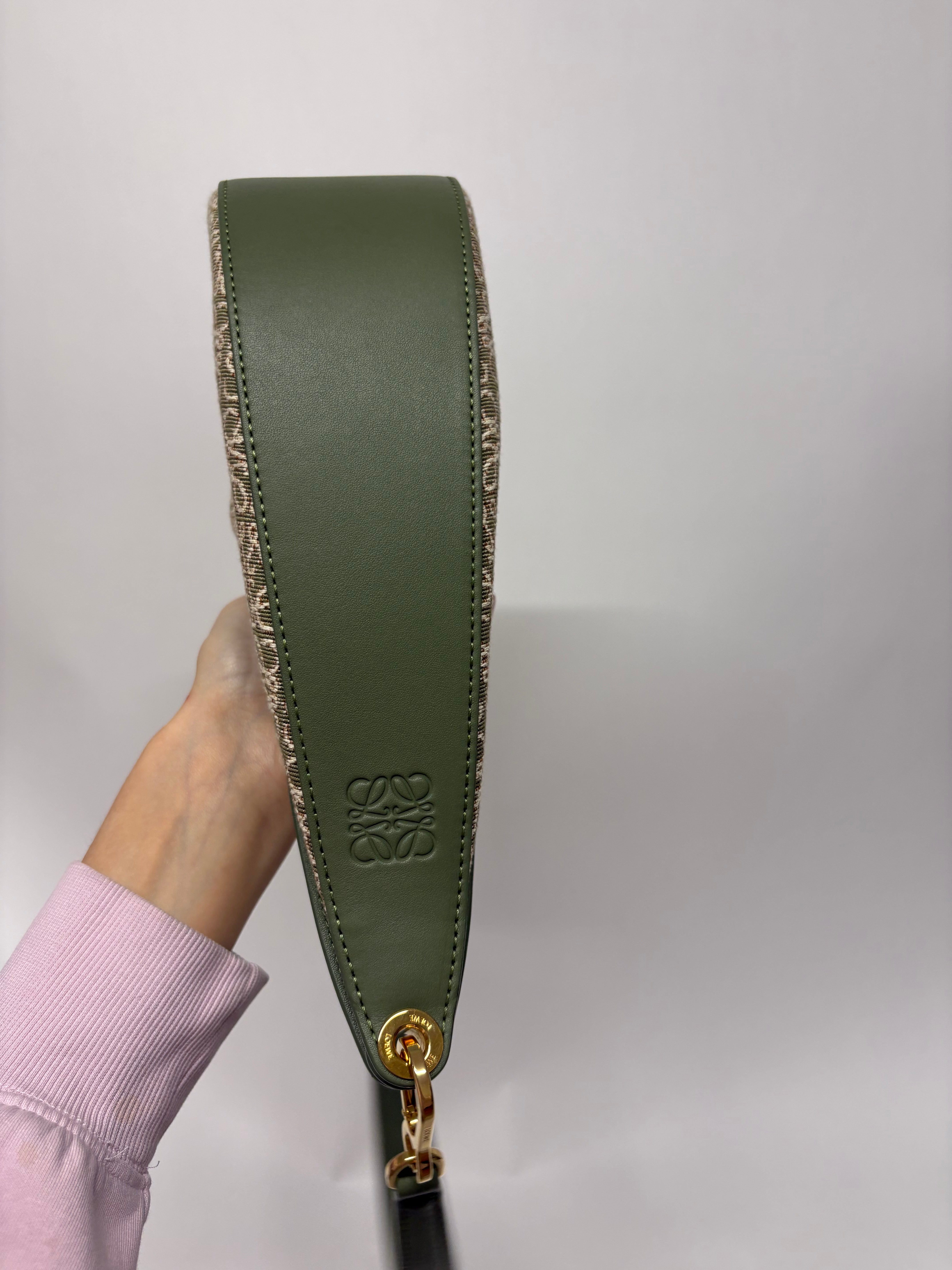 Loewe Luna Hobo Verde Anagrama