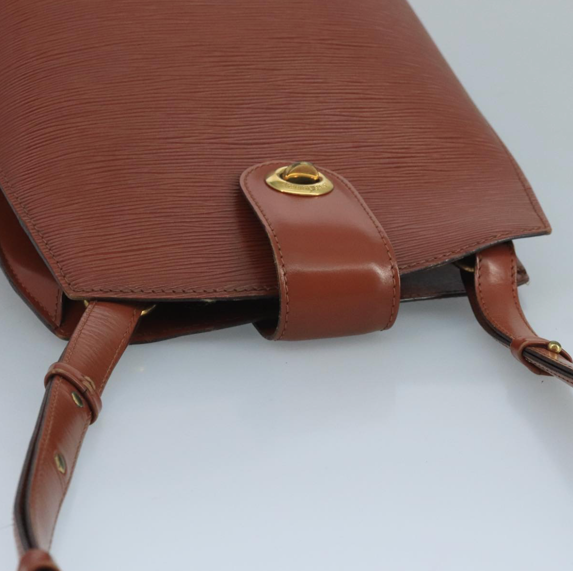 Louis Vuitton Cluny Marrón