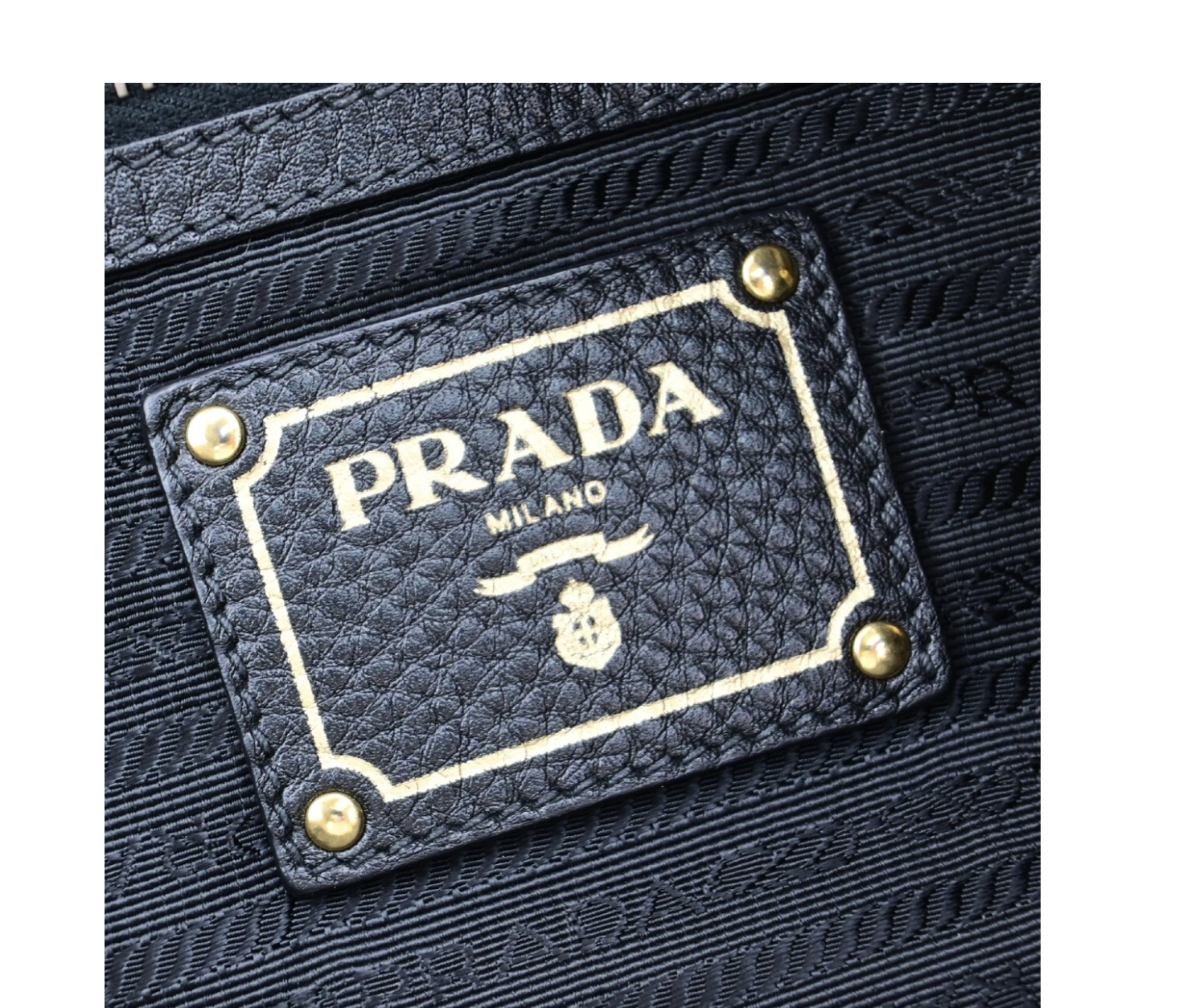 Prada Vitello tote negra