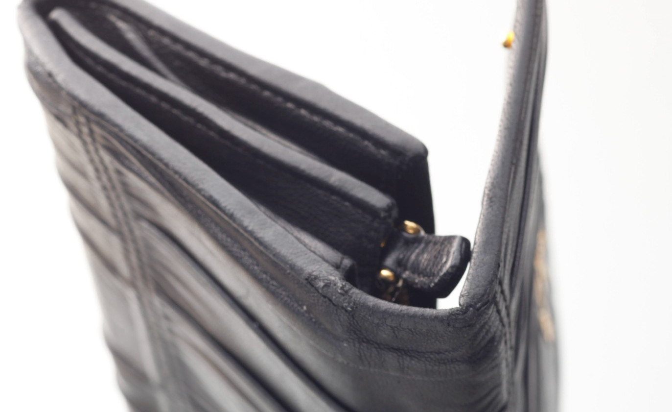 Prada billetera vintage en piel negra