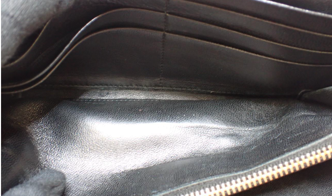Prada billetera vintage en piel negra