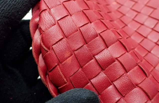 Bottega Veneta Hobo Intrecciato en piel roja