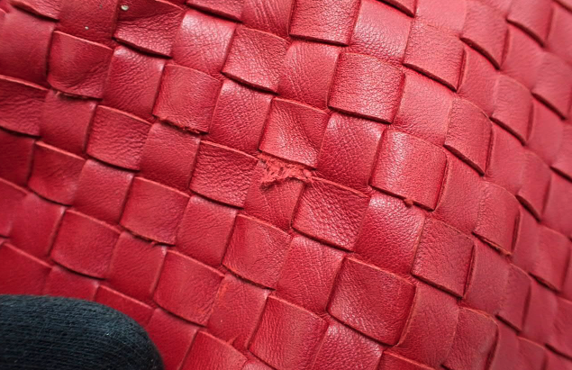Bottega Veneta Hobo Intrecciato en piel roja
